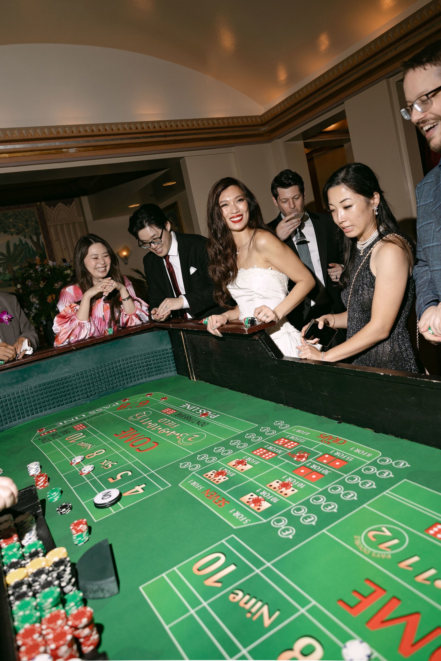 🎲 Don’t roll the dice—your wedding deserves a planning team you can count on. At The Oviatt, we respond quickly, make sure you fully understand your options with clear and transparent pricing, and deliver exactly what we promise. With 100+ five-star reviews, you can trust us to take care of you. 🥂✨ Come see for yourself—link in bio to book a tour. #LosAngelesWedding #DTLAWedding #WeddingPlanningMadeEasy #OviattDTLA #WeddingVenueGoals
Photo: @olgacarolynnphoto