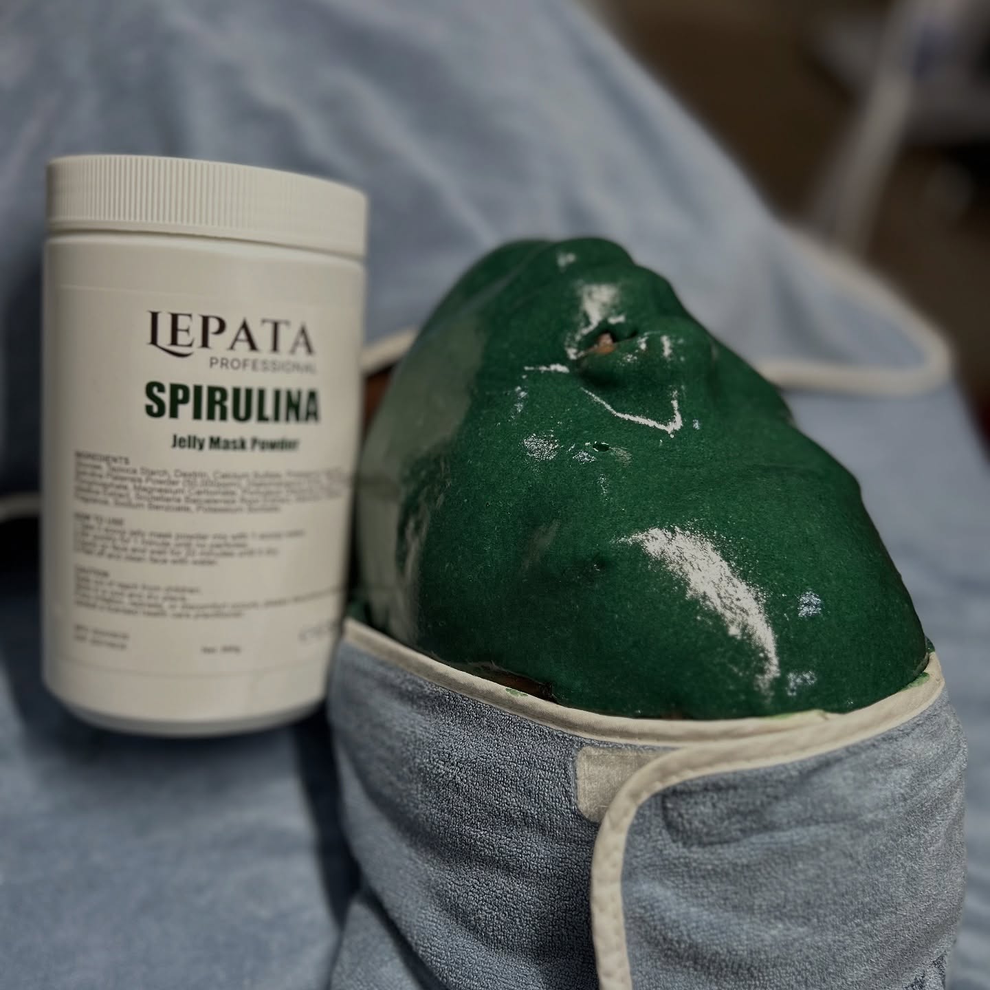 Spirulina isn’t just superfood — it’s skincare science!
Rich in antioxidants, proteins & minerals, our Lepata Professional Spirulina Jelly Mask:
✨ Fights free radicals
💧 Restores hydration
🧪 Boosts collagen & elasticity
🌱 Calms inflammation
Healthy, radiant skin powered by science ✨💚
#LepataProfessional #SpirulinaScience #SkinHealth #ProfessionalSkincare #SpaTanzania