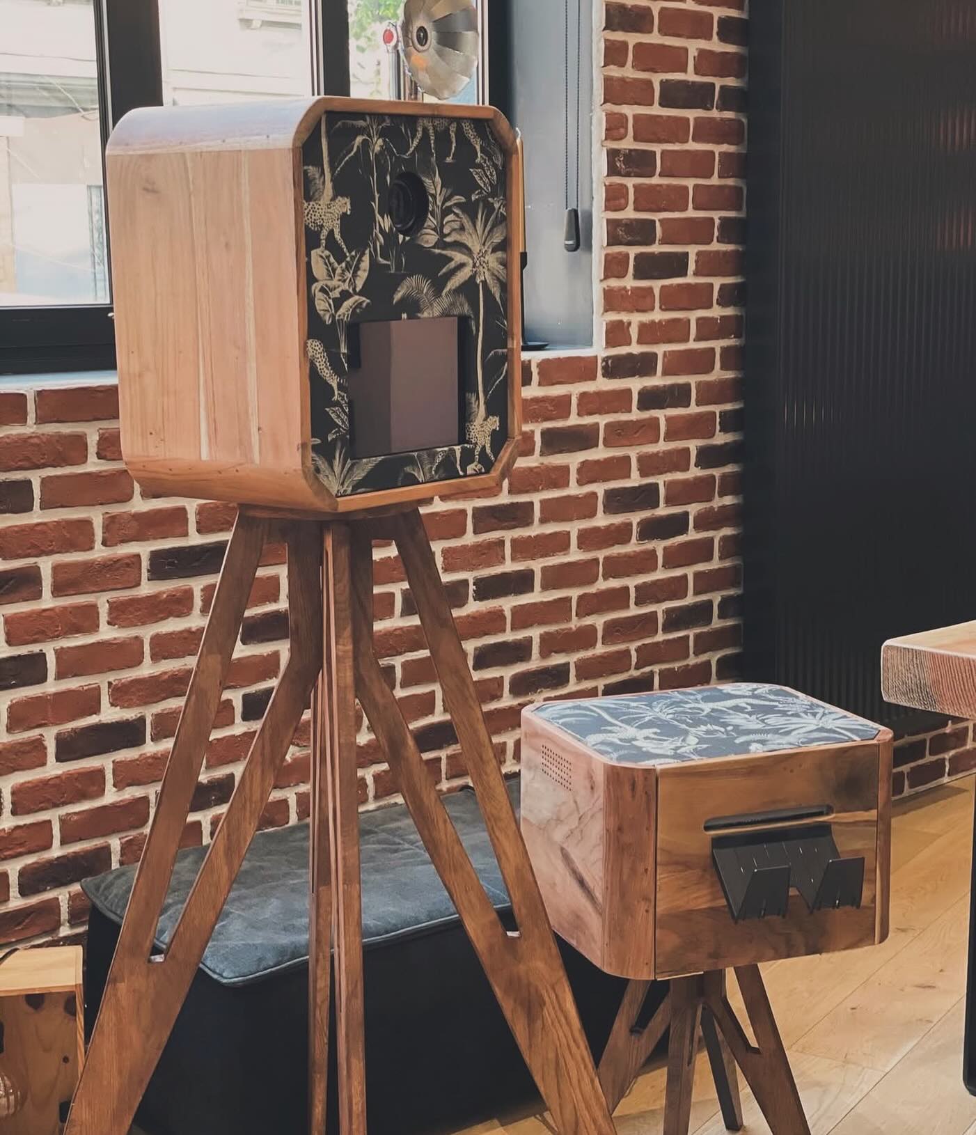 📸✨ Madame Flash à louer ! ✨
Envie de capturer les meilleurs moments de votre événement avec style ?
Notre photo Booth Madame Flash est là pour ça ! 💃
🎉 Formules solo :
150 impressions → 200 €
350 impressions → 390 €
700 impressions → 500 €
🍻 Formules duo avec M. Binouze, notre beer truck :
350 impressions → 340 € + 499 € (location M. Binouze) = 839 €
700 impressions → 450 € + 499 € (formule week-end M. Binouze) = 949 €
💡 Astuce : combinez les sourires et la bière pour une ambiance inoubliable ! 😎
📅 Réservez vite votre combo photo + bière et transformez votre événement en moment légendaire !
#Photobooth #MadameFlash #BeerTruck #MonsieurBinouze #Événement #FunMoments #InstaParty