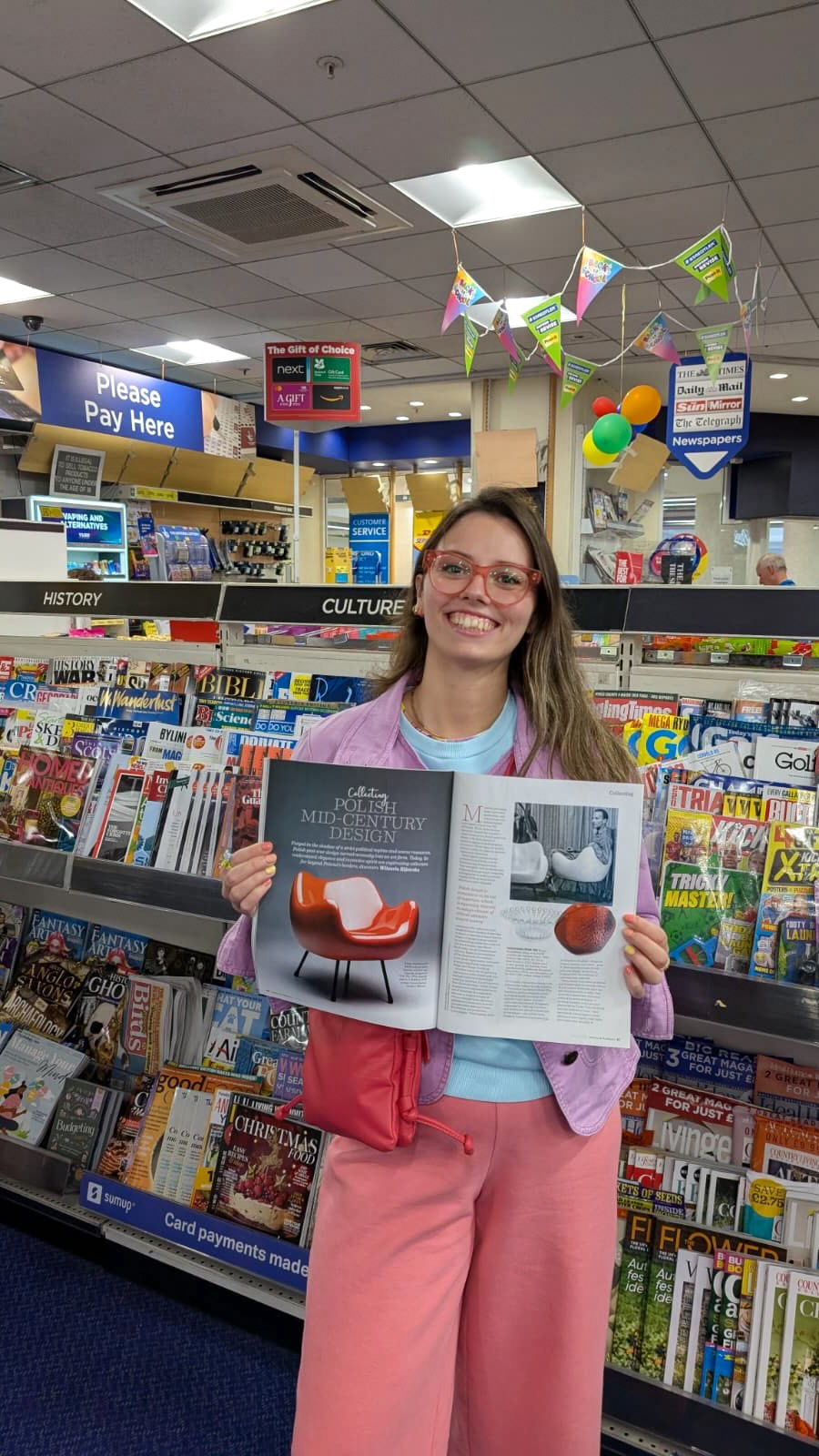 I’m SO excited to share that I wrote an article for Homes & Antiques (@homes_antiques ) all about collecting Polish mid-century design! 🪑🇵🇱
It’s my very first article in print, and I couldn’t be happier that it focuses on a subject so close to my heart.
For the piece, I had the pleasure of interviewing:
🎙️Anna Maga – Curator at the National Museum in Warsaw
🎙️Piotr Korduba – Art historian (@piotr_korduba )
🎙️Czesława Frejlich – Writer and editor of design publications
🎙️Beata Bochińska – Art historian, collector, and president of the Bochinski Foundation, a non-profit organisation dedicated to promoting Polish industrial design and design thinking (@fundacja_bochinskich )
🎙️Ola Szewczul – Founder of Vintola Studio, a Polish brand that restores and crafts high-quality vintage furniture (@vintolastudio @olaszewczul )
🎙️Magdalena Łakoma – Marketing specialist and content manager at Polish online auction house OneBid (@one.bid )
I’m also so grateful to these great brands and auction houses for letting me use their images of Polish post-war design:
📸 @desa_unicum
📸 @vzor_official
📸 @patynavintage
📸 @pragaleria
📸 Höörs Auktionshall
The October issue is OUT NOW and still available in shops!
If you pick up a copy and read my article, I’d love to hear what you think. 💭☺️
•
•
#designhistory #homesandantiques #polishdesign #midcenturydesign #polskiewzornictwo #designhistory