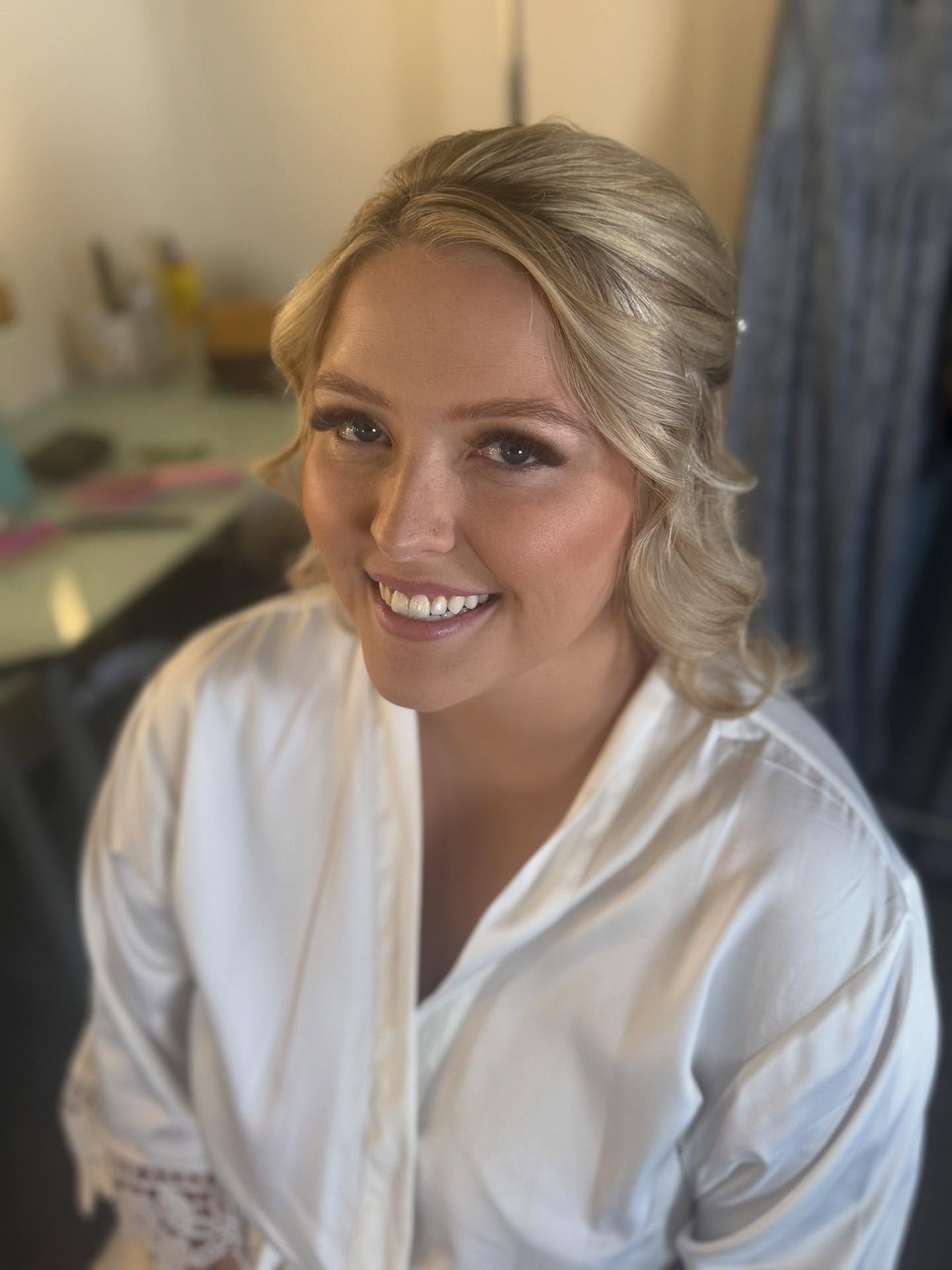 Congratulations to this beautiful 👰♂️!!
#bride #bridal #bridalmakeup #airbrushmakeup #bridalhairstyle #coloradowedding #mountainwedding