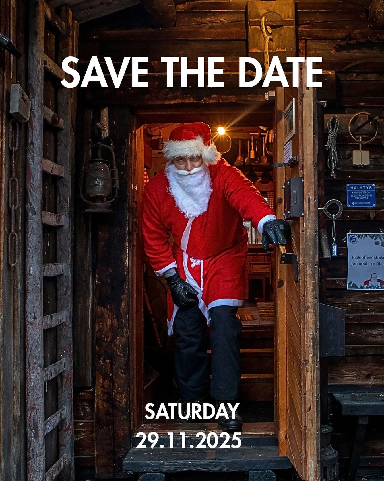 Jul på Nanoq | Nanoqin joulu | Christmas at Nanoq … here we go again! 🤩✨
Sve
Julevenemanget är ett riktas i första hand till barnfamiljer och det finns olika roliga aktiviteter på området. Under evenemanget finns det även några försäljningsplatser, kontakta oss om ni är intresserade av att sälja era varor på jul på nanoq så berättar vi mer ☺️
Fin
Joulutapahtuma on ensisijaisesti suunnattu lapsiperheille, ja alueella on erilaisia hauskoja aktiviteetteja. Tapahtuman aikana on myös muutamia myyntipaikkoja – ottakaa meihin yhteyttä, jos olette kiinnostuneita myymään tuotteitanne Joulu Nanoq -tapahtumassa, niin kerromme lisää ☺️
Eng
The Christmas event is primarily aimed at families with children, and there will be various fun activities in the area. During the event, there will also be a few sales spots – contact us if you are interested in selling your products at Christmas at Nanoq, and we’ll tell you more ☺️