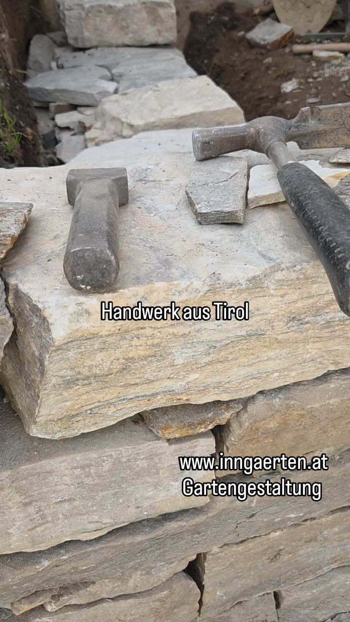 Trockensteinmauer – Handwerk aus Tirol
Stein für Stein.
So entstehen Mauern, die nicht nur halten, sondern Geschichten erzählen.
www.inngaerten.at
#inngaerten #galabau #gartenbau #gartendesign #gartenideen #gartenpflege #bepflanzung #pflegeleichtergarten #naturgarten #Staudenbeet #trockensteinmauer #tirol #natursteingarten #handwerk #gartengestaltung #innsbruck #landschaftsbau #naturgarten #tirolerhandwerk