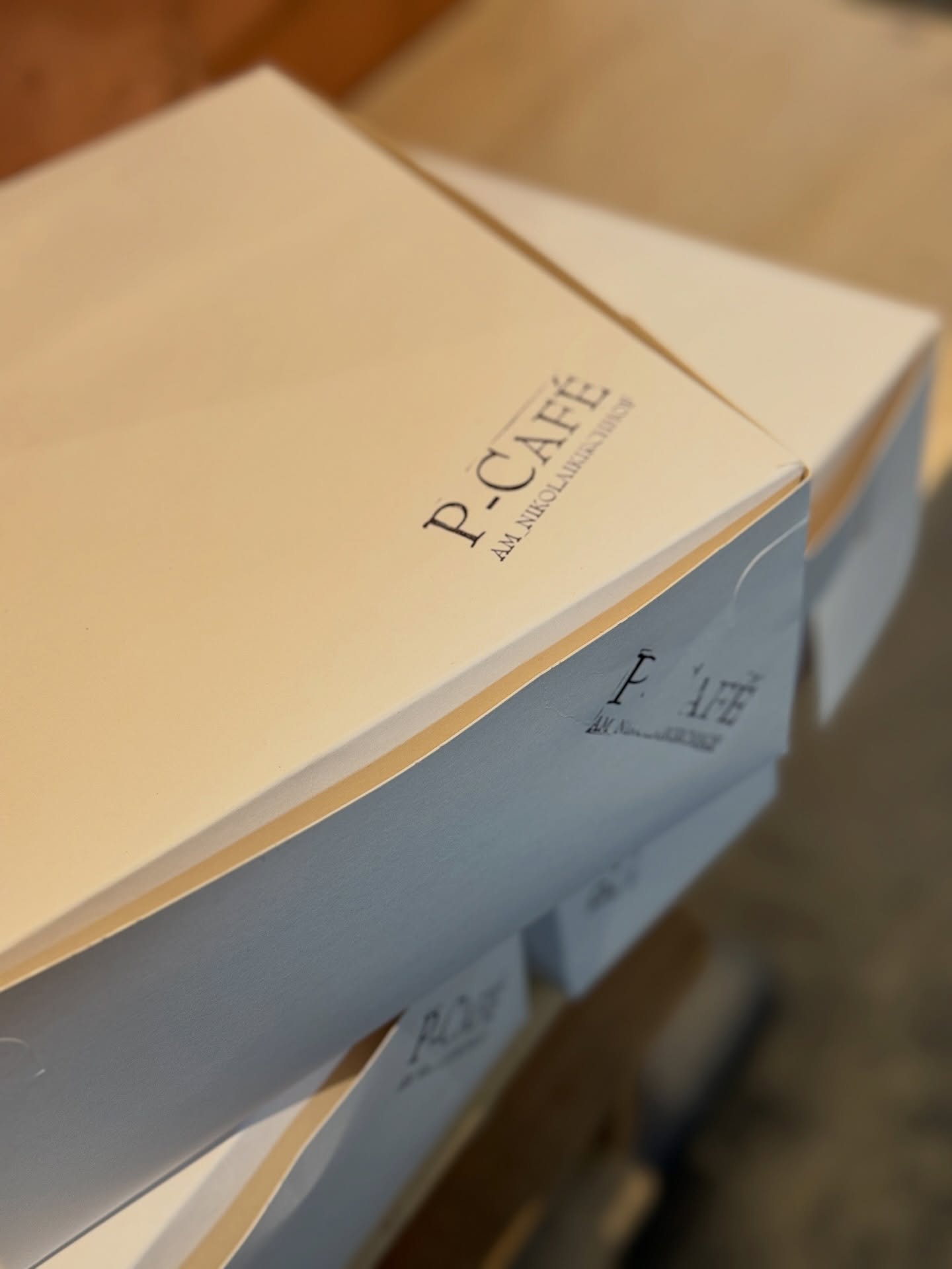 Wir machen auch Außer-Haus Catering zum Abholen oder bringen Euch unsere Leckereien vorbei!
Schreibt uns eure Bestellungen an: info@p-cafe.de
🥗🥯🥧🍢🌯🥪🥞🥙