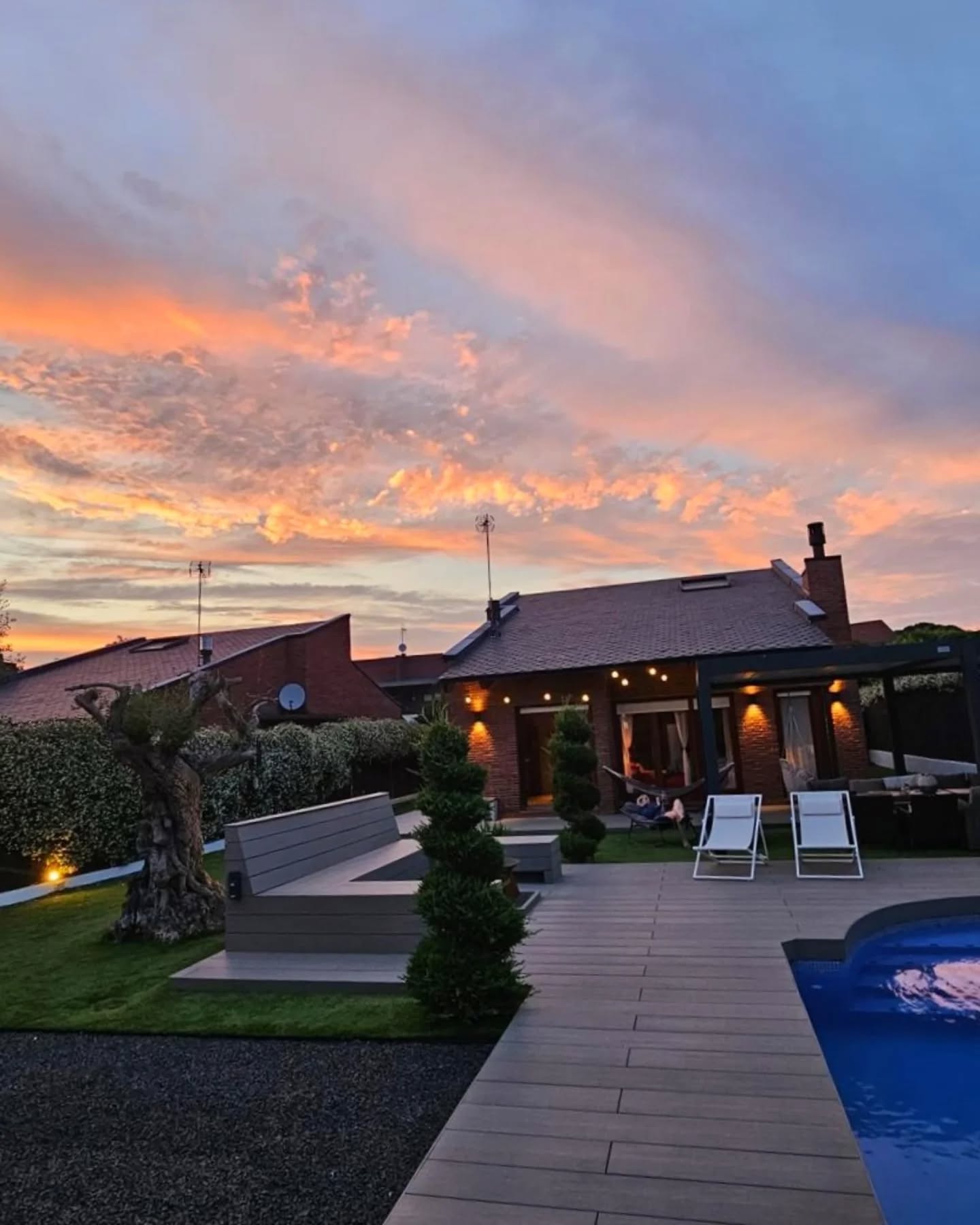 Los atardeceres en Ca La Mary tienen un color especial ✨
Aquí la calma y la naturaleza se encuentran.
¿Quieres vivirlo tú también? 🏡 Escríbenos por DM 📩
#CaLaMary #vidreres #cicloturismo #PetFriendlySpain #casaconpiscina #casaconencanto #catalunyaexperience #alojamientosturísticos #AlojamientosConEncanto #costabrava #girona #reserva