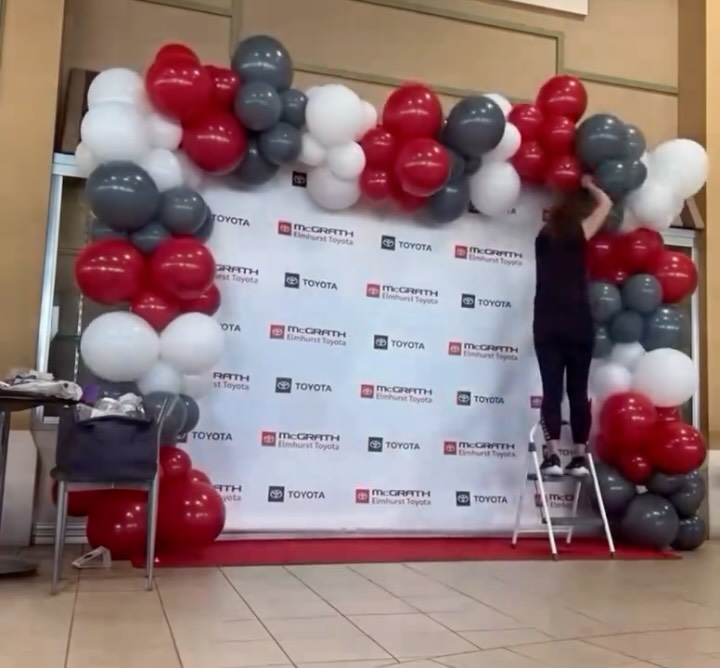 Need balloons fast for your next event? We do that!!
Request a quote, link in bio.
#bigballoonsco #balloondecor #corporateballoons #balloongarland #eventdecor #balloonarch