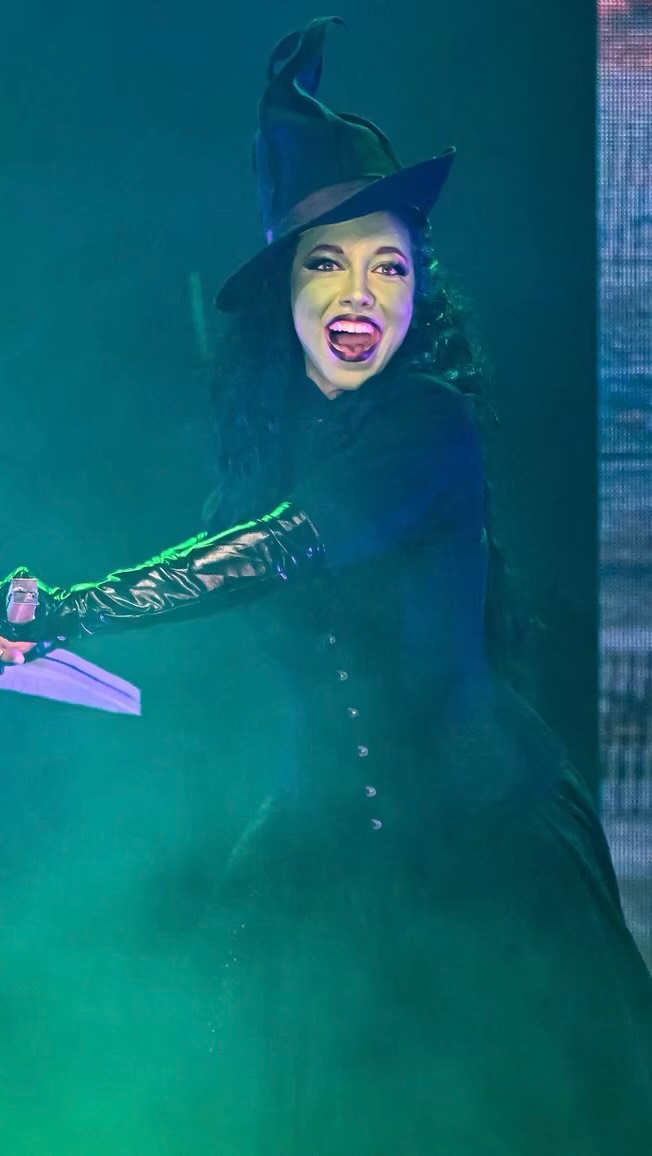 The final @wickedmovie trailer has us feeling a certain way! Throwback to when the Witches of Oz dropped in to say hello to The Sanderson Sisters last year - not everyone’s been changed For Good 🫧 🧹 Tickets Now on Sale for #IPASOY10! #The10thAnniversary