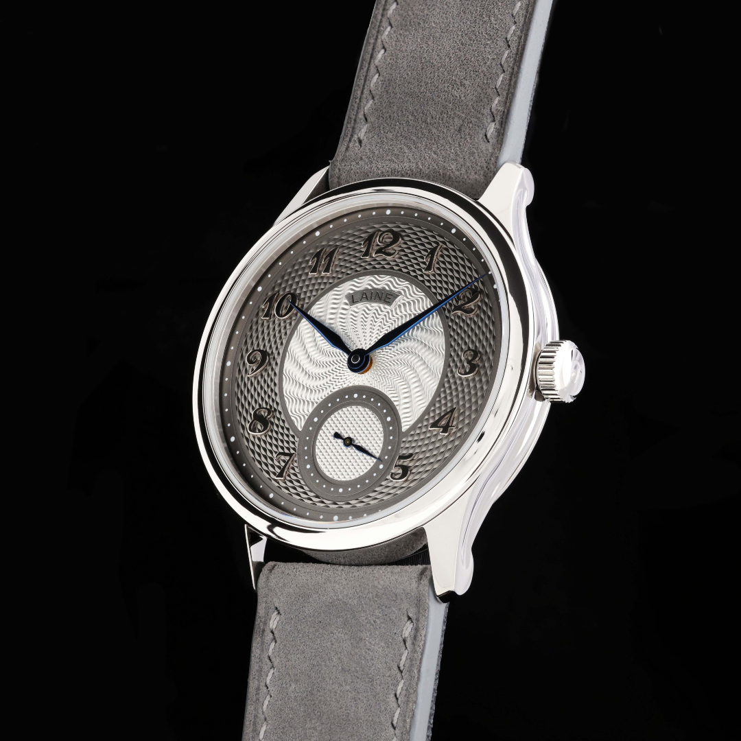 When barley fields and moiré waves caught in the perfect light🫠🫠🌊
Laine V38, triple guilloche, double color.
#custommade #bespoke #guilloche #torstilaine #watchfam #lainewatches #watch #microrotor #swisswatches