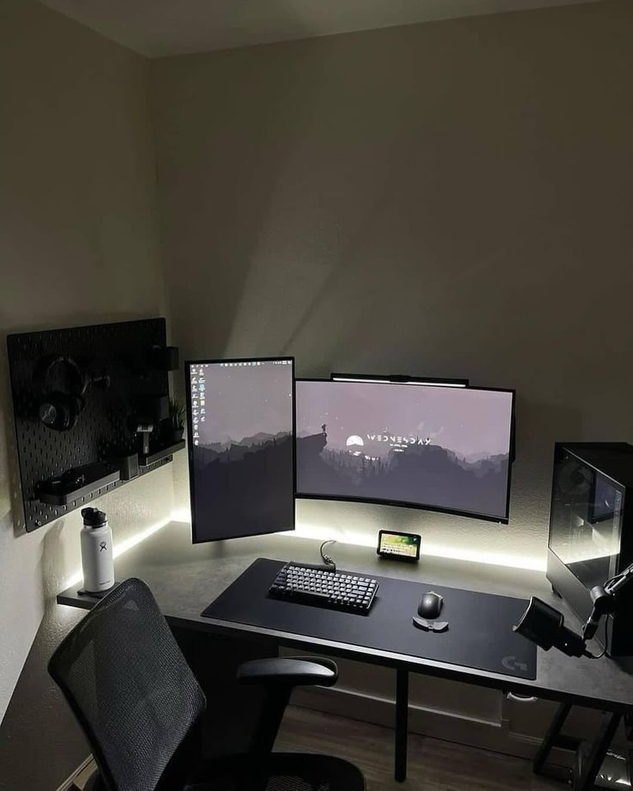 Sleek. Silent. Powerful.
This isn’t just a setup—it’s a whole mood.
Would you game or work here? 👀🔥
#BlackAesthetic #PCSetup #GamingSetup #MinimalDeskSetup #Battlestation #DeskGoals #SetupInspiration #WorkstationGoals #GamingRoomSetup #PCBuilds #DeskAesthetics #PCEnthusiast #SetupFlex #gameroomvibes