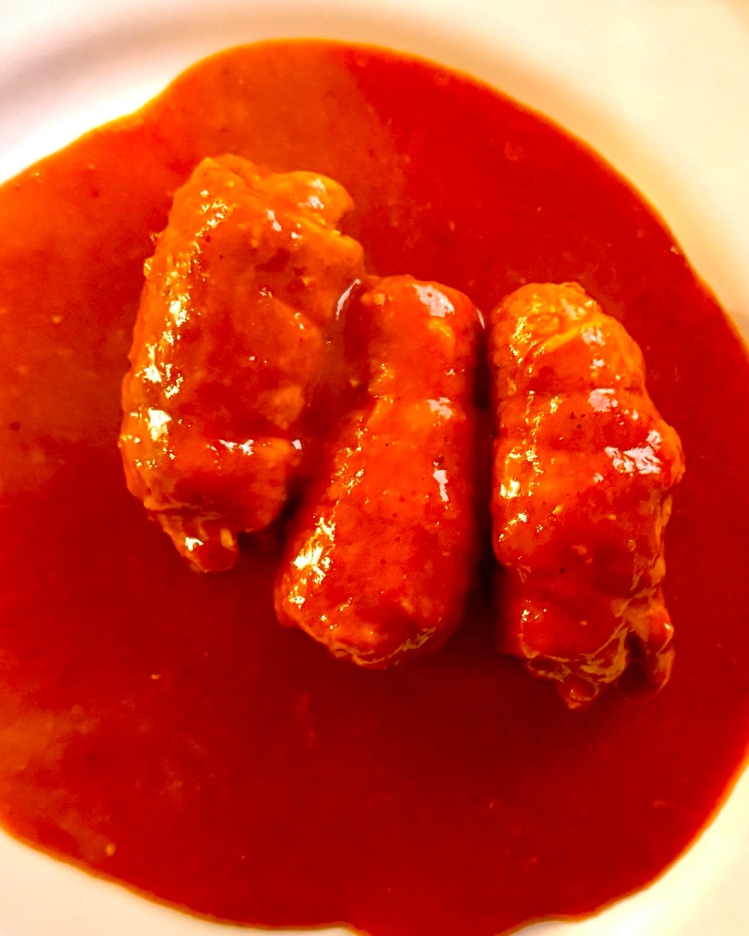 Nobody beats me at veal roulades.
Involtini Nordini on the table tonight.
On the side, fresh borlotti beans tossed in freshly pressed super virgin olive oil.
such is life on the hills of Marche