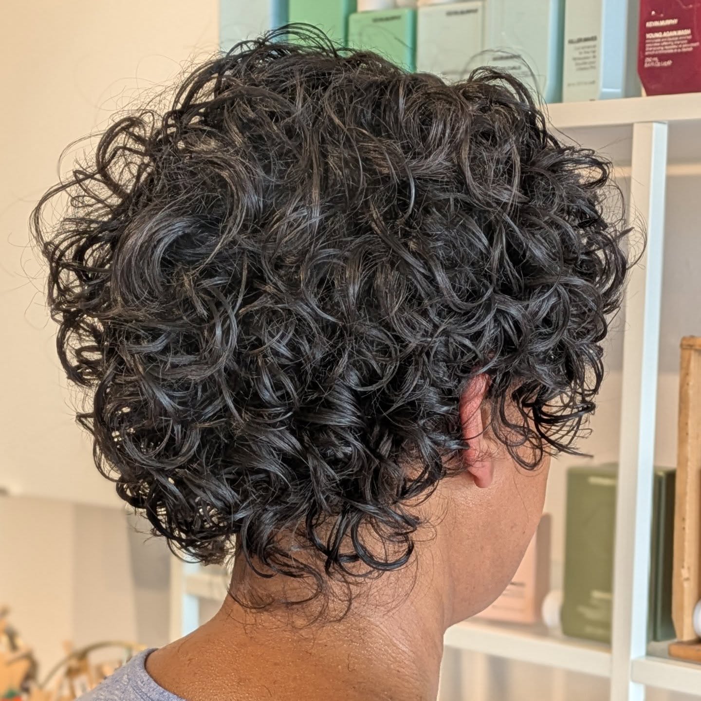After and before! Thank you @purelilafrazier for trusting us with your pretty curls. Haircut by @hairondisplay
Change is definitely in the air๐
.
.
.
.
.
.
#curlyhairstylist #curlycut #curlyhair #curlyhairsalon #curlyhaircut #redondobeachsalon #redondohair #southbayhairsalon #losangelescurlystylist #summerhousesalon #shortcurlyhair