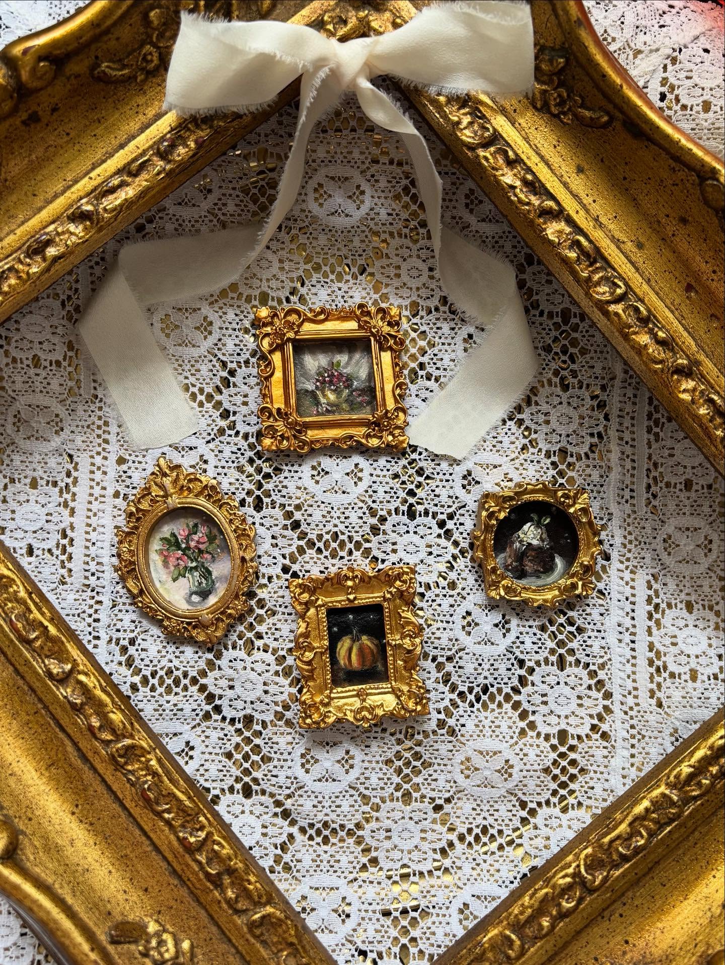 Hi everyone thank you so much for all who have purchased aini painting or bookmark.
I have two mini paintings left and two bookmarks. Get them while you can!❤️
Lava cake $45.00
Pumpkin painting $45.00
Pumpkin bookmark$35.00
Pink flower bookmark $35.00