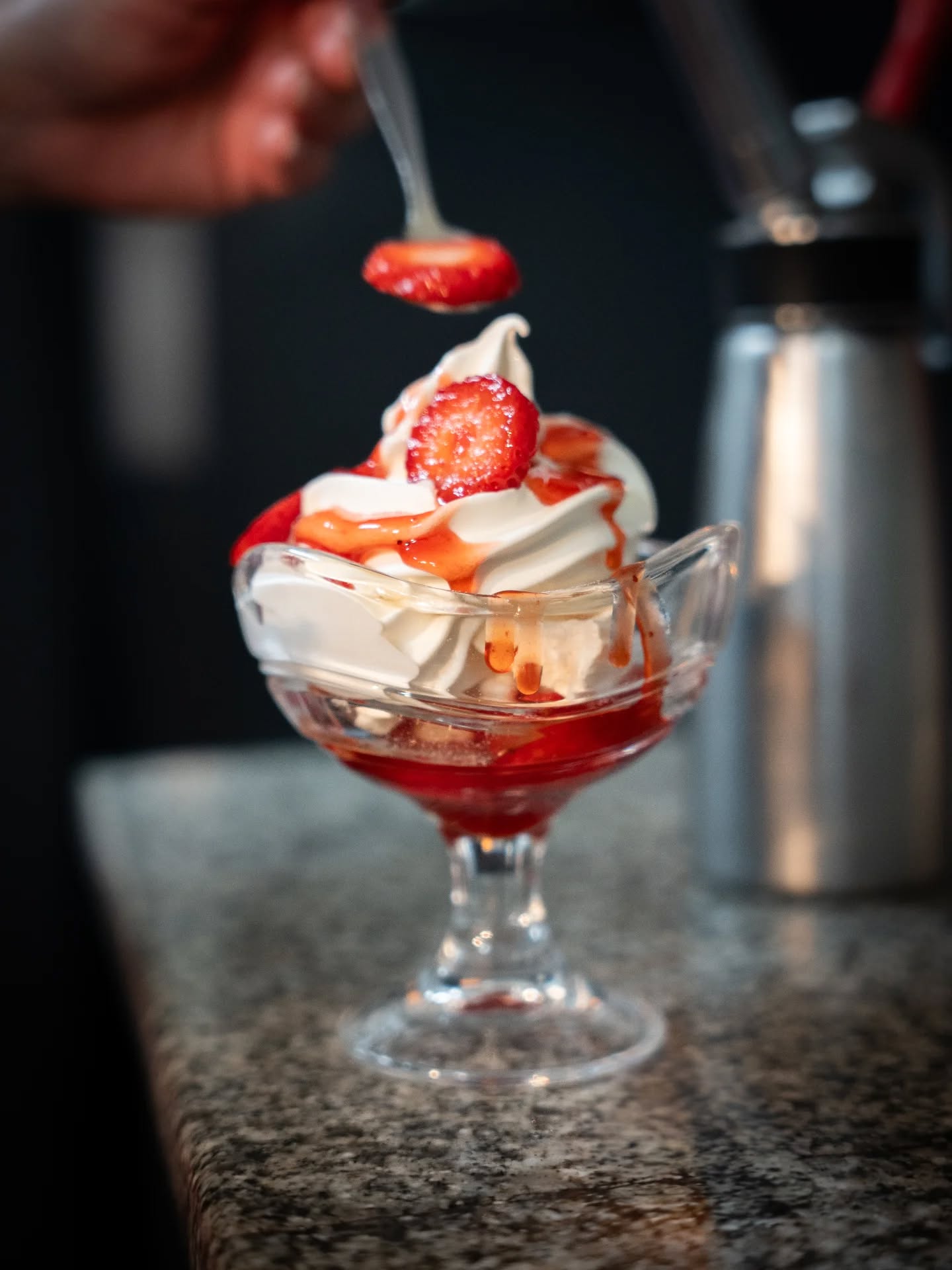 A little crunch, a lot of ice cream, and fresh fruit on top 😍 Pavlova done right.
#caponesgalway #galway #restaurantgalway #pavlova #tasty