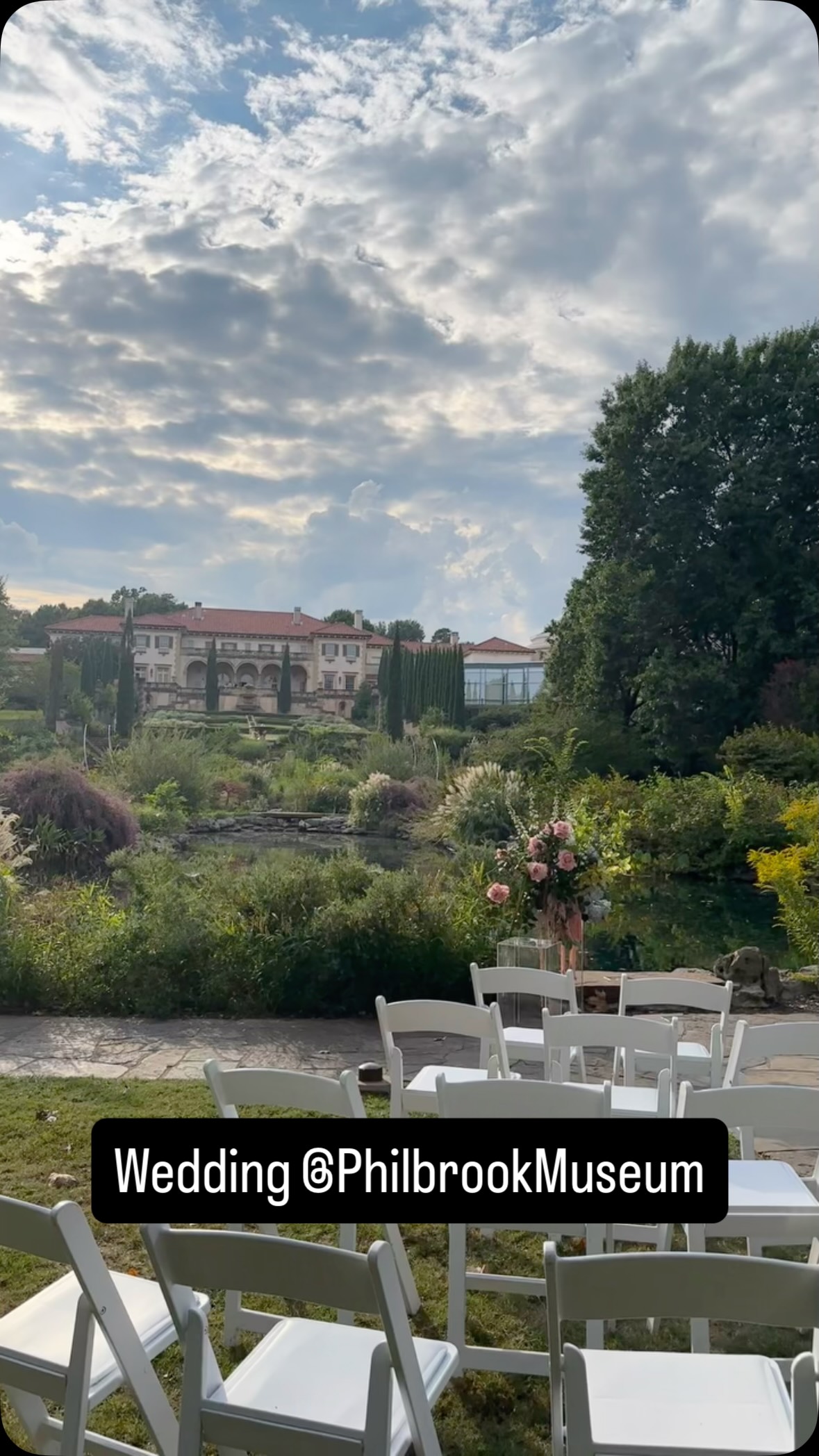 What an honor to be able to play a wedding at Philbrook Museum of Art @philbrookmuseum
It was so pretty! Hearing owls singing back and forth so closely.
Staffs were so nice😎
#northwestarkansas #tulsa #eurekasprings #weddings #musician #violinist #pianist
