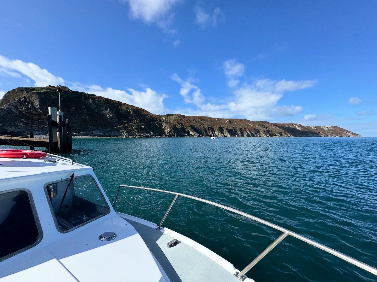 Today’s office view 🥰 how was yours?
#lundy #lundyisland #swimwithseals #lovenorthdevon #devon #autumn #sea #sealife