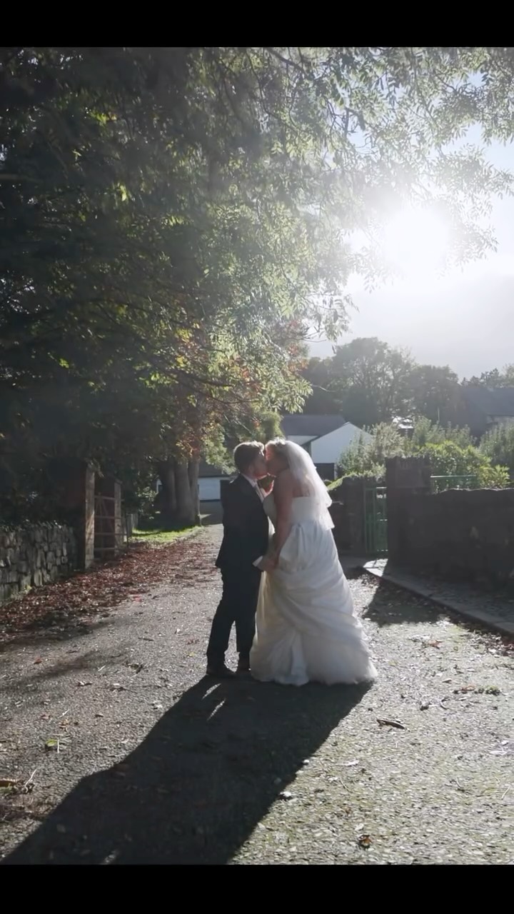 What an amazing day for @eriymci and @tiddz_bmx_hicks wedding. Absolutely full of craic from start to finish!
Thanks again for choosing Friends and Lovers to document your special day. 🥂