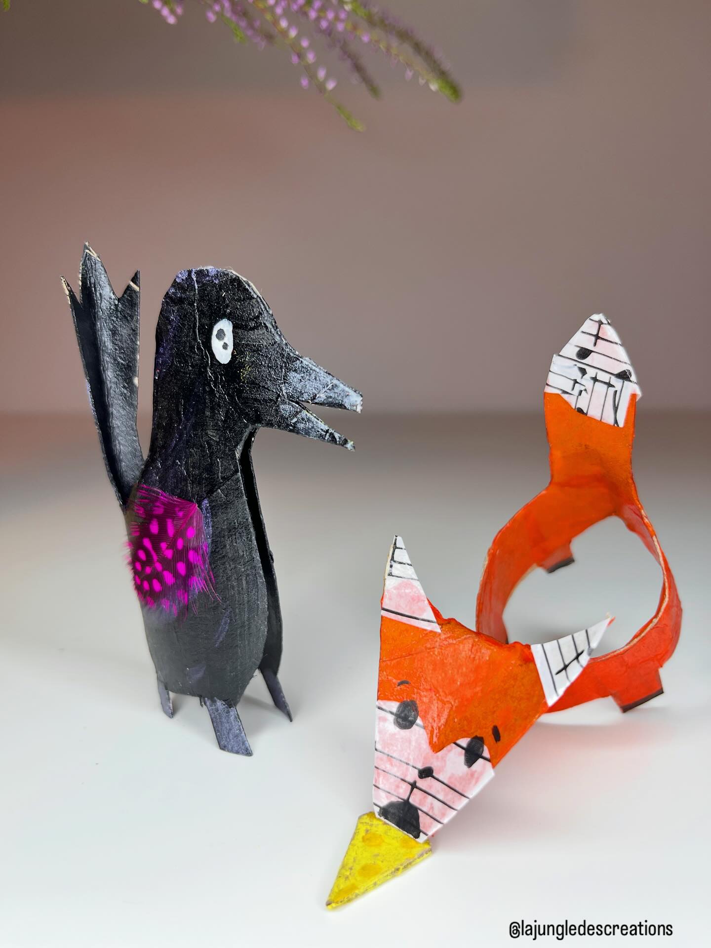 🇬🇧DIY - The Crow and the Fox
After yesterday’s fox, here comes his fabled partner: the crow!
A toilet paper roll, lots of black paint, a hint of sparkle, and a couple of feathers… and there he is, proudly perched in his tree.
In his beak? A big piece of cheese, of course! 🧀
The fox is already watching closely… 🦊
Materials:
- Tp roll
- black paint (from @panduroofficial )
- glitter watercolor (from @sostrenegrene )
- paintbrushes
- Posca pens (white, black, yellow)
- yellow pastel (from @pentel_france )
- glue
- scissors
- pencil
Step by step:
1. Flatten a tp roll and sketch the crow’s shape.
2. Cut it out and paint it black.
3. Add shiny details with sparkling watercolor (legs, beak, feathers).
4. Glue 2 small feathers for the wings.
5. Draw the eyes with Posca pens.
6. From the leftover cardboard, cut a triangle, color it with yellow pastel, and add shading with yellow Posca to create the cheese.
👉 A classic La Fontaine fable, reinvented with upcycling and creativity!
—
🇫🇷Le Corbeau et le Renard – version DIY
Après le renard d’hier, voici son complice de fable : le corbeau !
Un rouleau de carton, beaucoup de noir, un soupçon de paillettes et deux petites plumes… le voilà perché fièrement dans son arbre .
Dans son bec ? Un fromage bien jaune, évidemment ! 🧀
Le renard l’observe déjà avec malice… 🦊
Matériel :
- rouleau de papier toilette
- peinture noire
- aquarelles pailletées
- pinceaux
- Posca (blanc, noir, jaune)
- pastel jaune
- colle
- ciseaux
- crayon à papier
Pas à pas :
1. Aplatis un rouleau et dessine la silhouette de ton corbeau.
2. Découpe et peins-le en noir.
3. Ajoute des touches brillantes à l’aquarelle pailletée (pattes, bec, plumes).
4. Colle 2 plumes pour les ailes.
5. Dessine les yeux au Posca.
6. Dans les chutes, découpe un triangle, colorie-le au pastel jaune et ajoute quelques ombrages au Posca pour créer le fromage.
👉 Une fable de La Fontaine revisitée en version récup’ et créativité !
—
#fablesdelafontaine #bookishplayideas #defidesmainscreatives #inspiretheirearlyyears #inspireuswithyourplay #savecraftplay #funbudgetplay #learnthroughplaying #coschooling #coschoolingfrance #poesieetcreation