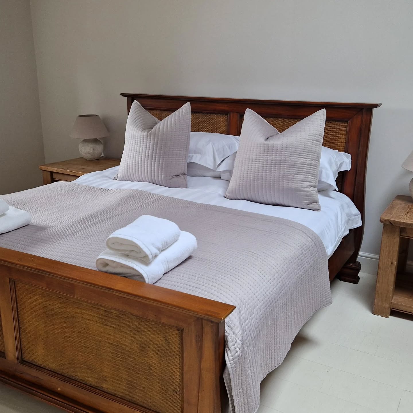 We are happy to announce we have added the delightful Castlemans Barn to our sister company' Maid in Battle's housekeeping portfolio
#housekeepingservices #housekeeping #holidayhome #holidaycottage #cleaning #Battle #Rye #Camber