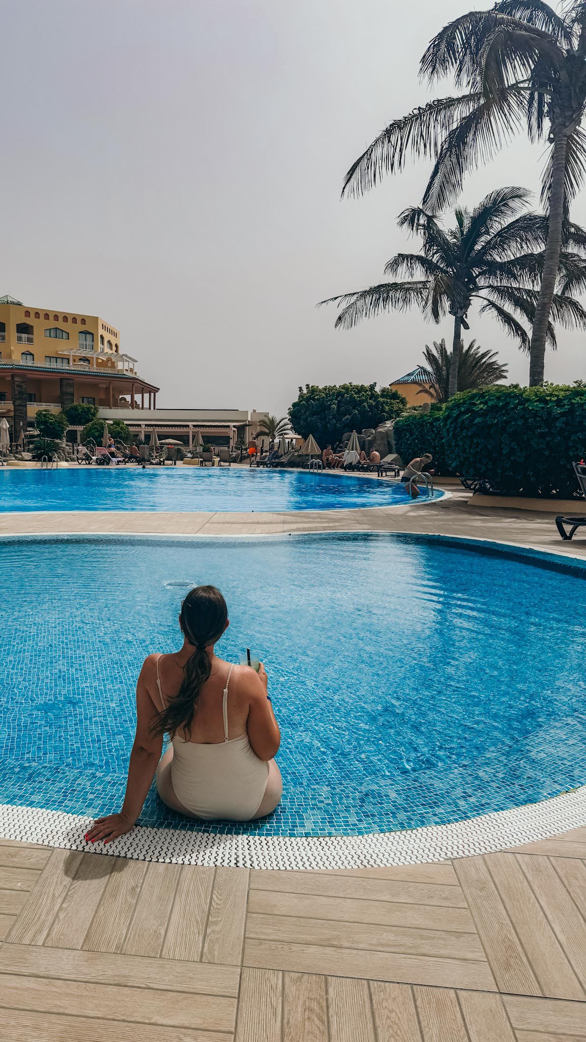 ☀️ Séjour inoubliable au H10 Playa Esmeralda – Fuerteventura 🏝️
Un vrai havre de paix adults only :
🌊 Vue mer à couper le souffle
🍸 All-inclusive parfait pour se détendre
🧘 Ambiance calme & activités pour se ressourcer
🌅 Couchers de soleil magiques chaque soir
Merci à l’hôtel pour cette expérience unique ✨
Déjà envie d’y revenir pour profiter encore plus de ce petit coin de paradis 💙
#h10contest2025 @h10hotels @h10playaesmeralda