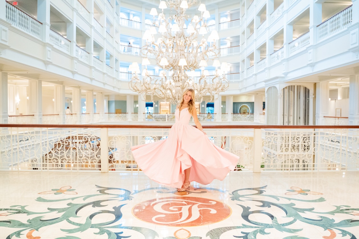 Big big fan of dresses with allllll the twirl factor. ✨🎀🤭
#orlandoseniorphotographer #floridaseniorphotographer #disneyseniorphotographer #kissimmeeseniorphotographer #wintergardenseniorphotographer #winterparkseniorphotographer