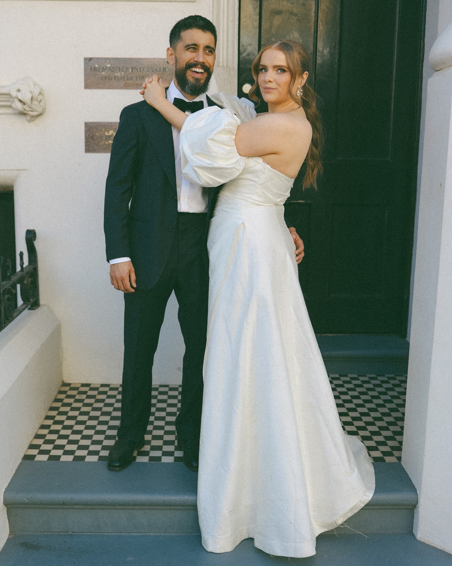 Some love stories write themselves… and I had the privilege of capturing every moment of Claire & Stephen’s surprise wedding day with their darling Daisy by their side. At my favourite dreamy home @arched.window 🌼