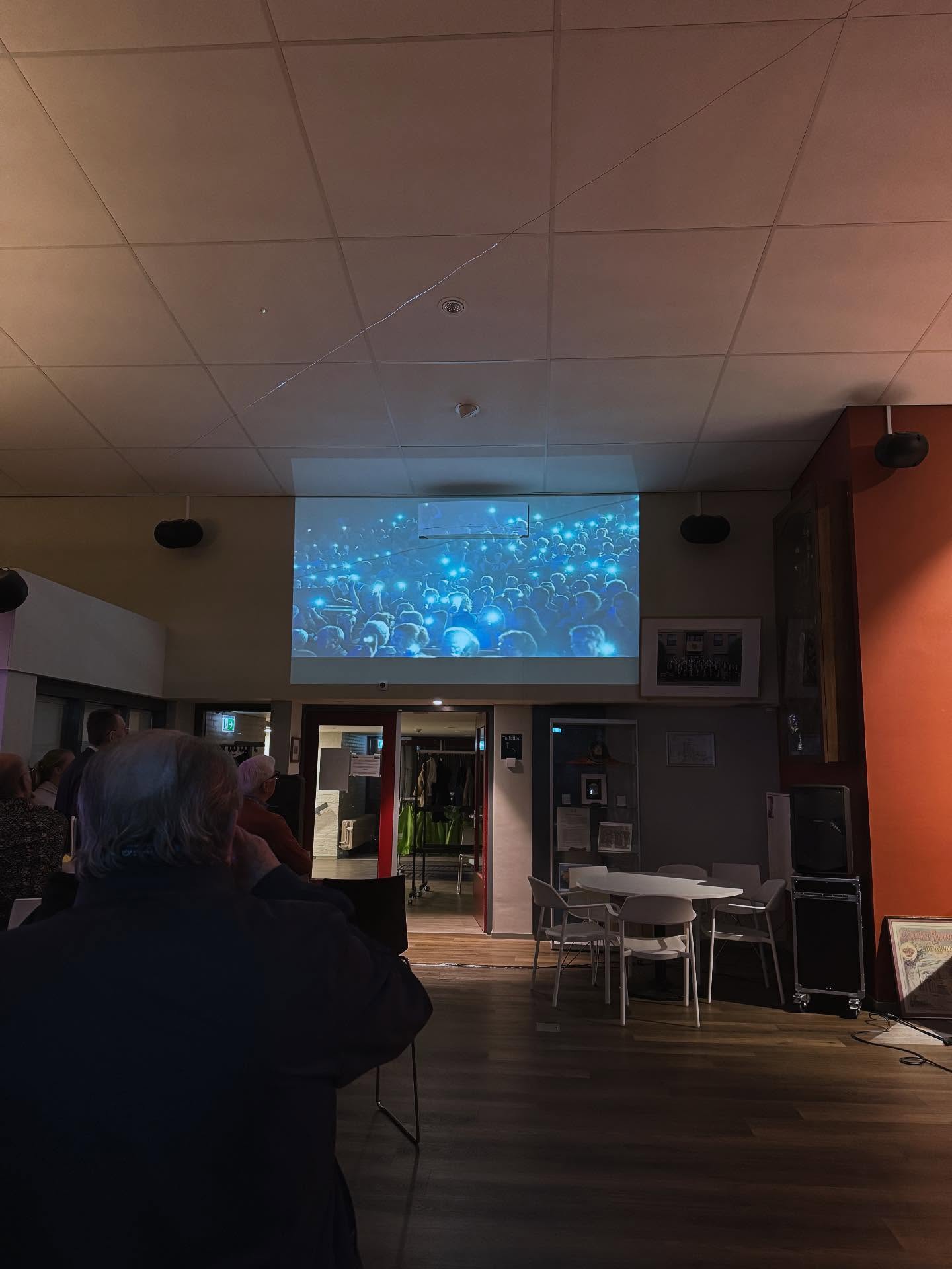 Daar is ‘ie dan: de Aftermovie van #BOB. Vanavond hebben wij voor de allereerste keer samen met de Harp de recap van dit super gave concert van afgelopen juni bekeken. Wat een knaller!
Met dank aan @filmsmid.nl
Hij is vanaf nu ook te zien op ons YouTube kanaal!!! Go check it out. De link staat in de bio! 🎶