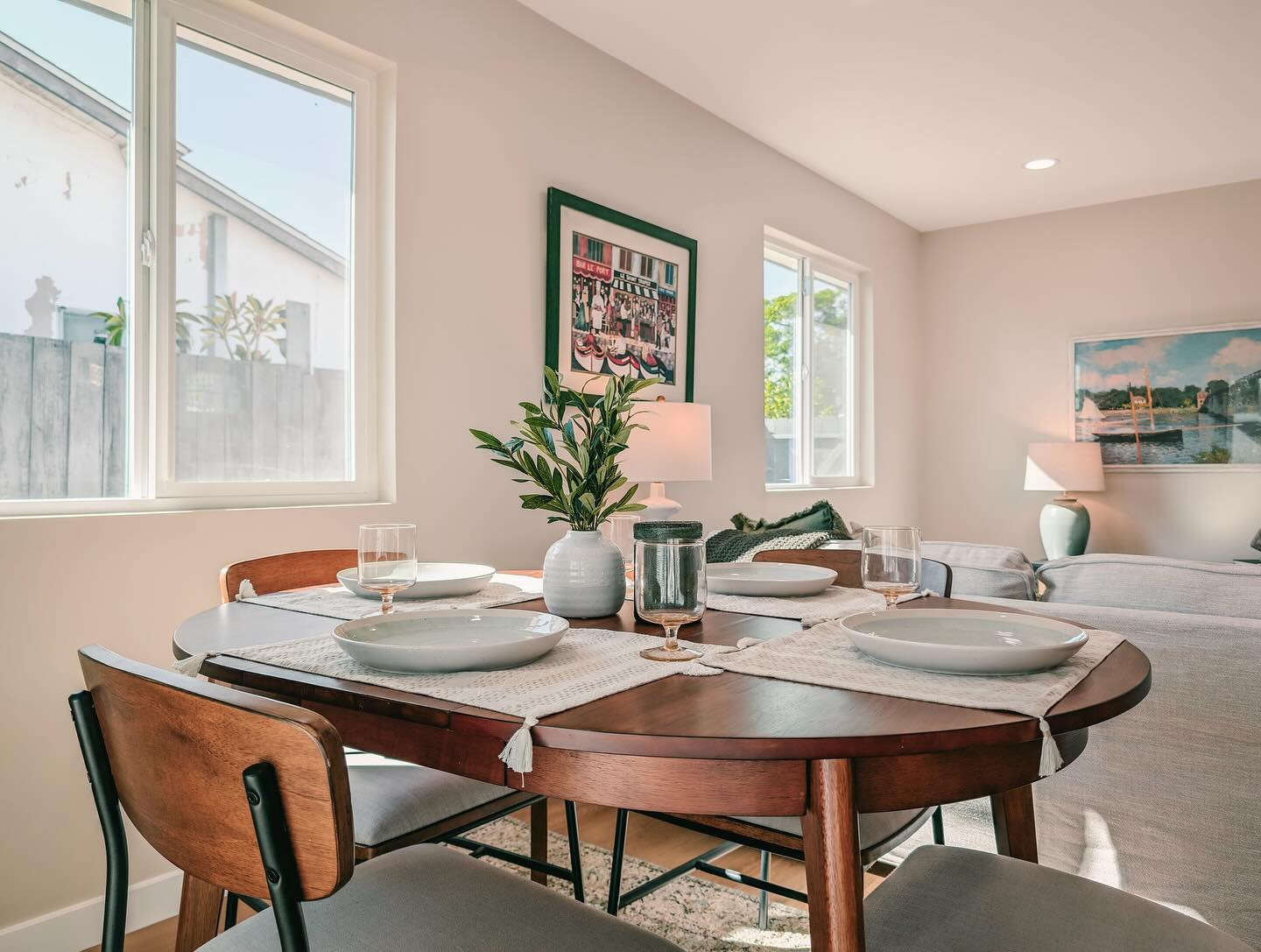 A welcoming dining space helps buyers see more than just a house- it shows them how easily they can imagine living and entertaining here! That’s the power of staging ✨
#homestaging #interiordesign #realestate #diningroomdecor #sancarlos #sandiego