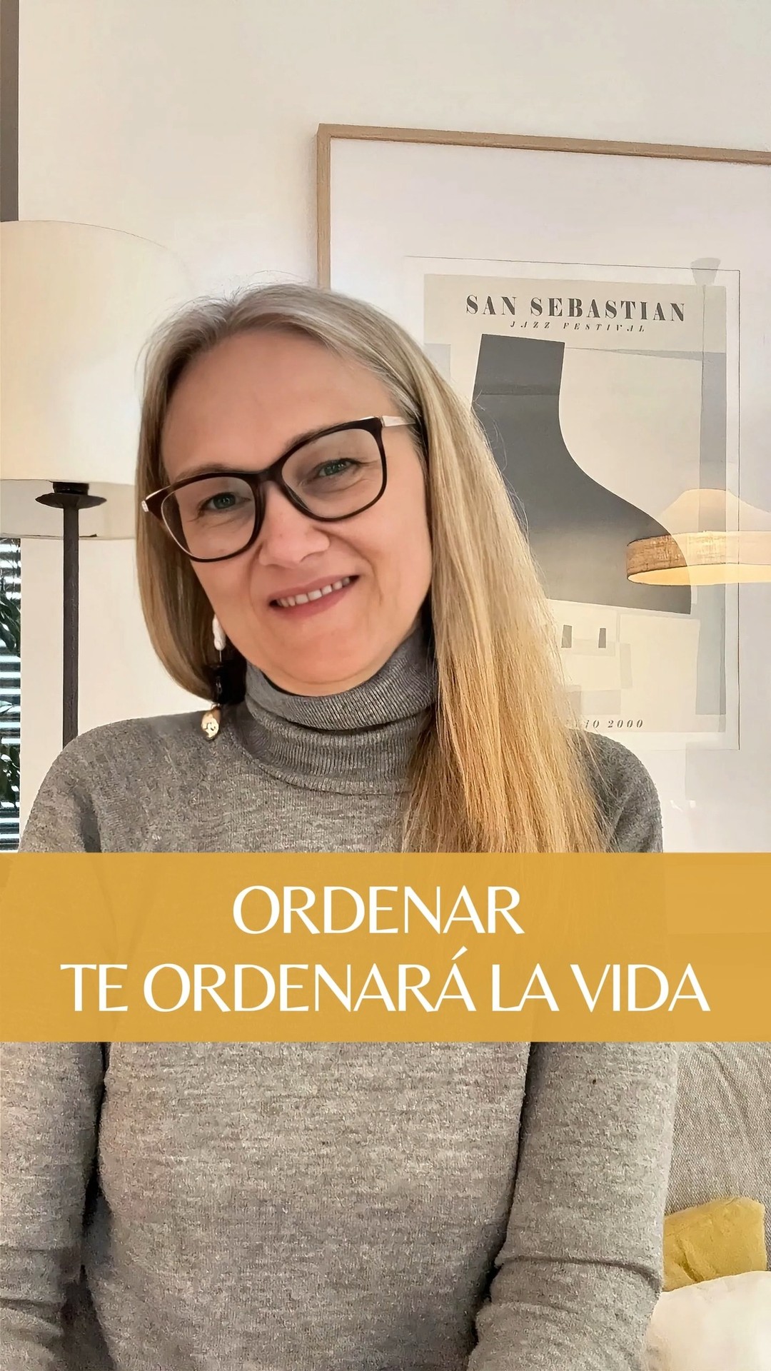 Ella es M….
Y al igual que ella, si tu llevas muchos años viviendo con desorden y acumulación de objetos a tu alrededor📦📦📦, es muy probable que ya no creas que es posible para ti el salir de ahí, pero yo sé que no es así.
Cada día veo a personas transformar sus vidas cambiando 😒desorden, caos, ansiedad, 😒frustración y vergüenza
por orden, paz, conexión consigo mismas y con su capacidad para actuar y transformar las cosas y sobre todo felicidad y ligereza en su casa 😄.
Me dedico profesionalmente a acompañar a personas como tu a salir del desorden y la acumulación de objetos para siempre📦, con el primer programa de acompañamiento en el que ordenarás a la vez que identificarás y desmontarás los patrones y creencias que te han llevado y mantenido en ese caos por años.
Deseo que pronto te saques de la situación que ahora vives.
#tresinteriores #LibérateDelDesorden #DesapegoConsciente #SoltarParaCrecer #AdiósAcumulación #VivirSinDesorden #PsicologíaDelOrden #CreenciasQueAtrasan #CambioDeMirada #BloqueosYDesorden #MenteOrdenadaVidaOrdenada #OrdenYBienestar #MujeresQueTransforman #ReinventaTuVida #AdiósAcumulación #ViviendoLigera #CrecimientoPersonalMujer