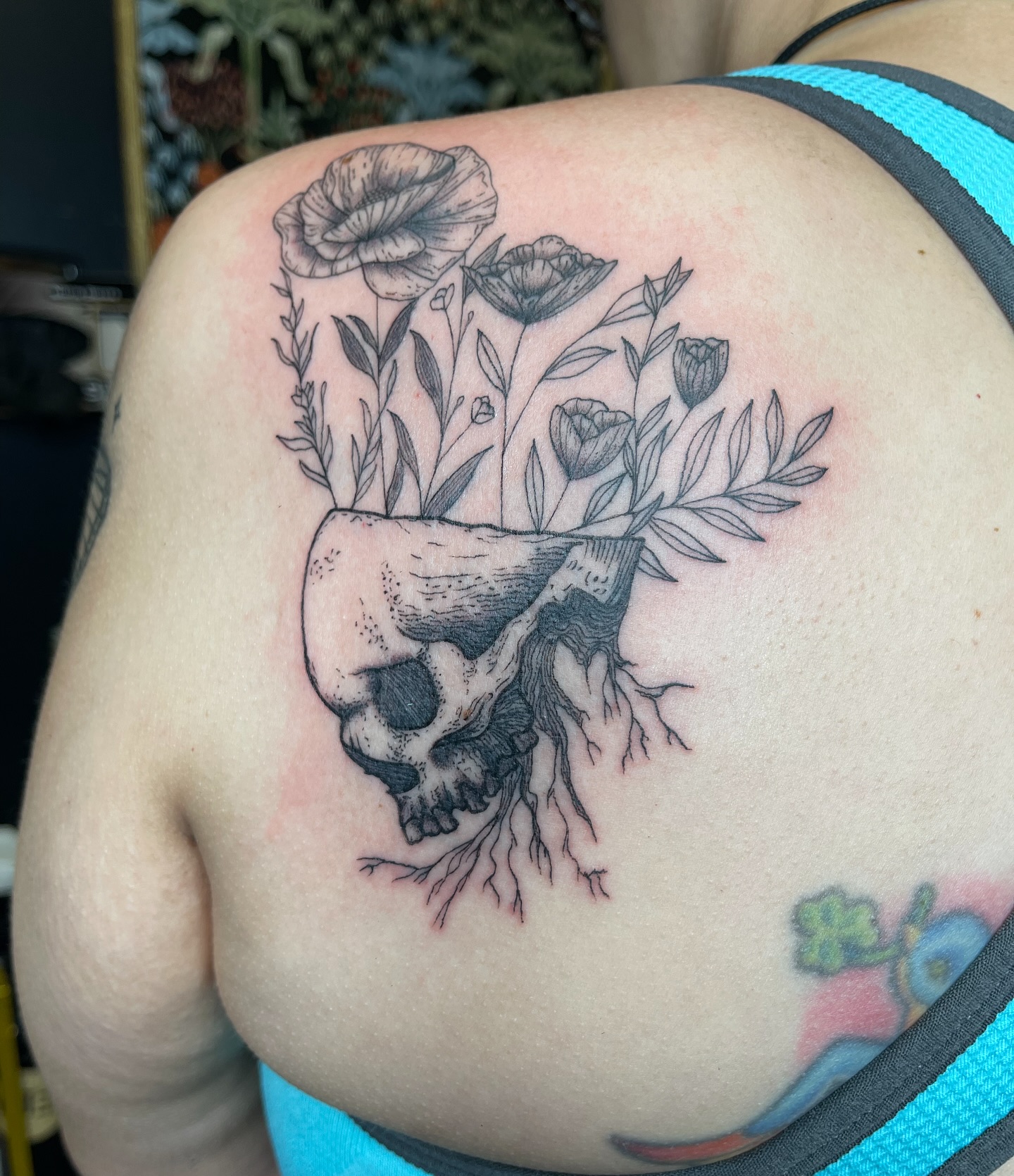 I loved being able to bring this piece to life! @amandag5505 won the giveaway last month and here is the piece she got! Thanks for trusting me and sitting so well!
#sanantoniotattooartist #sanantoniotattoos #customtattoos #floraltattoos #femaletattooartists #finelinetattoos