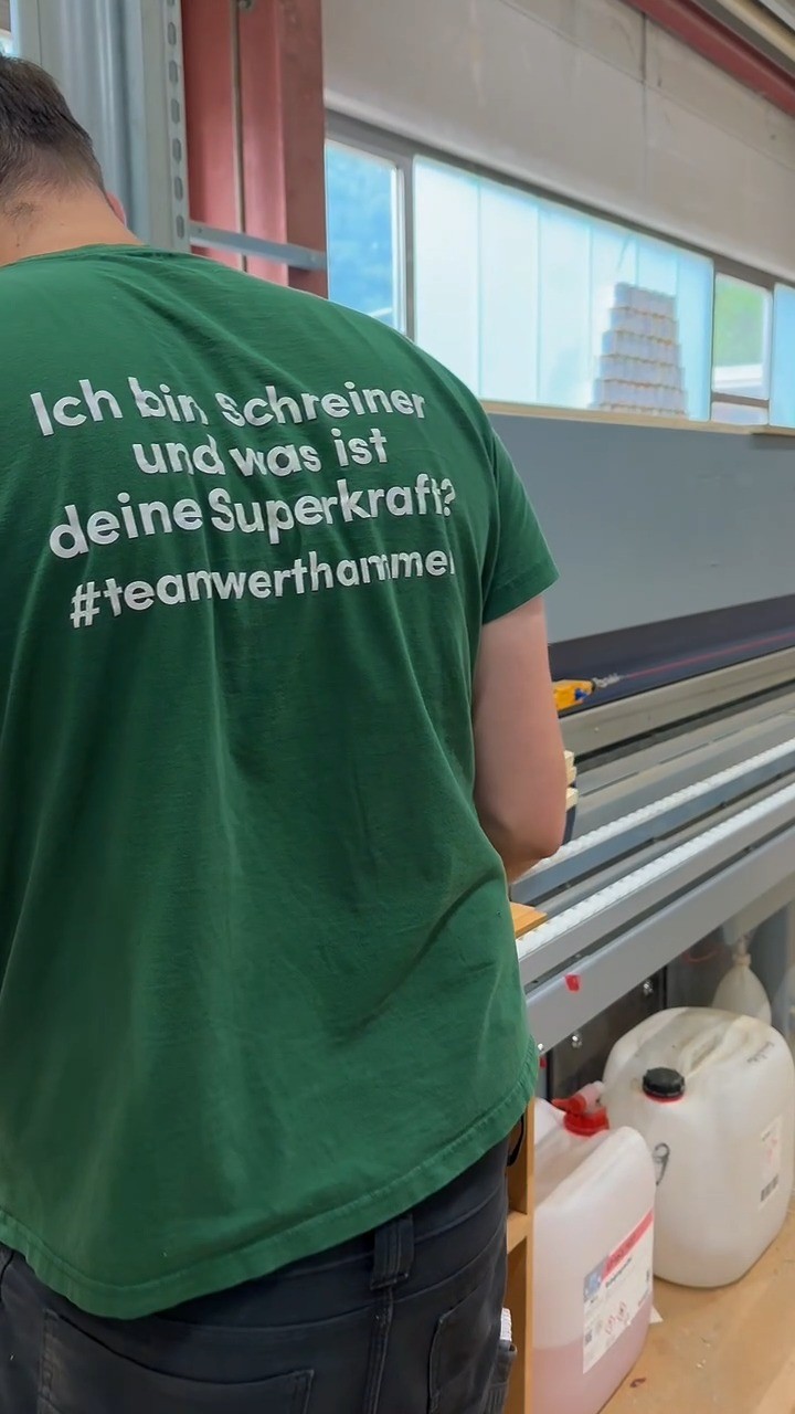 Das nächste Projekt in Nürnberg steht in den Startlöchern!
Mit klarer Vision und viel Energie geht’s voran – seid gespannt, was wir da aus dem Boden (oder besser: aus Holz) zaubern.
Mehr Einblicke gibt’s bald hier auf dem Kanal!
#SchreinereiWerthammer #Bauprojekt #Investoren #Nürnberg #PlanUndVision #TeamAmWerk #TeamWerthammer #Neumarkt