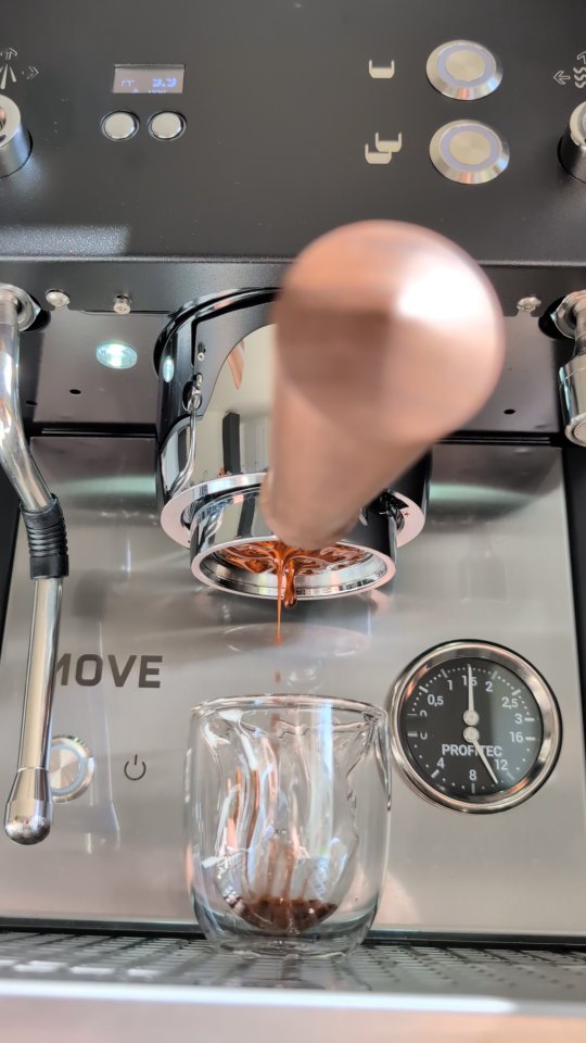 It's always coffee time but especially on a Sunday.
Dialing in an espresso with the Colombian Inza beans on the new profitec.
Link in bio
Properroastcoffee.com
@profitecespresso
#coffee #coffeelover #lancashirecoffee #smallbusiness #coffeeroaster #coffeebeans #coffeeaddict #freshlyroasted #coffeetime #