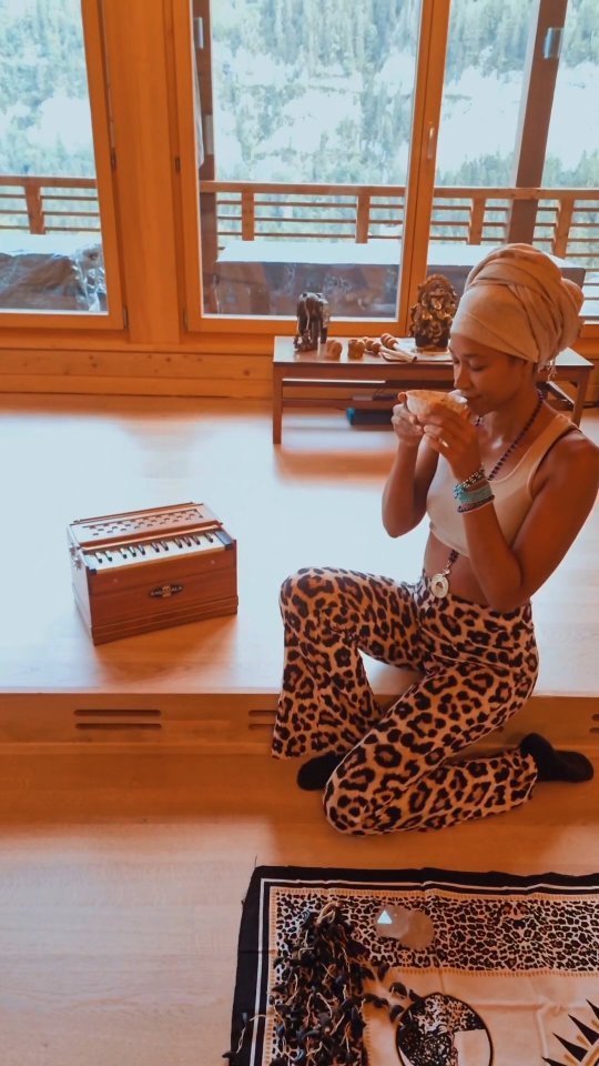 ESPACE FEMME SACRÉE
Kalokura Mystery School & Feminine wisdom
~ I find it so important to open spaces devoted to help women unlock their intuition, inner beauty, confidence, strength and joy 🌹
~ Remember how to restore harmony and health with herbs, baths, oils, movement, songs, inner alchemy and ancestral medicine 🌿
~ Last week we celebrated Equinox and the Virgo Eclipse in the Swiss Alps to fully anchor this vision and prepare for many retreats and healing spaces to come in 2026
♥️