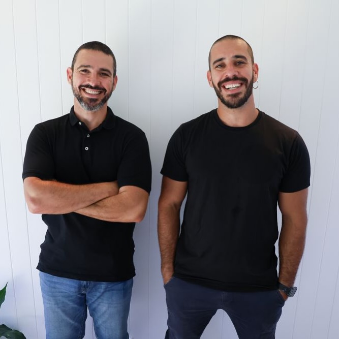 Meet the brothers behind Gru – Maikol & Eduardo!
Maikol is a mechanical engineer with a background in automotive design, conversions and caravans. He’s also a husband, dad of two and loves surfing.
Eduardo is a manufacturing engineer with experience in mechanics, tiny houses and is even a pilot. He’s also a surfer at heart.
Together, they’re bringing their skills and passion into Gru Modular & Tiny Homes – building affordable, functional and sustainable homes right here on the Sunshine Coast.
Built by family, for families.
#GruAustralia #TinyHomes #ModularLiving #SunshineCoastBuilders #AffordableLiving #TinyHouseMovement #SurfAndBuild