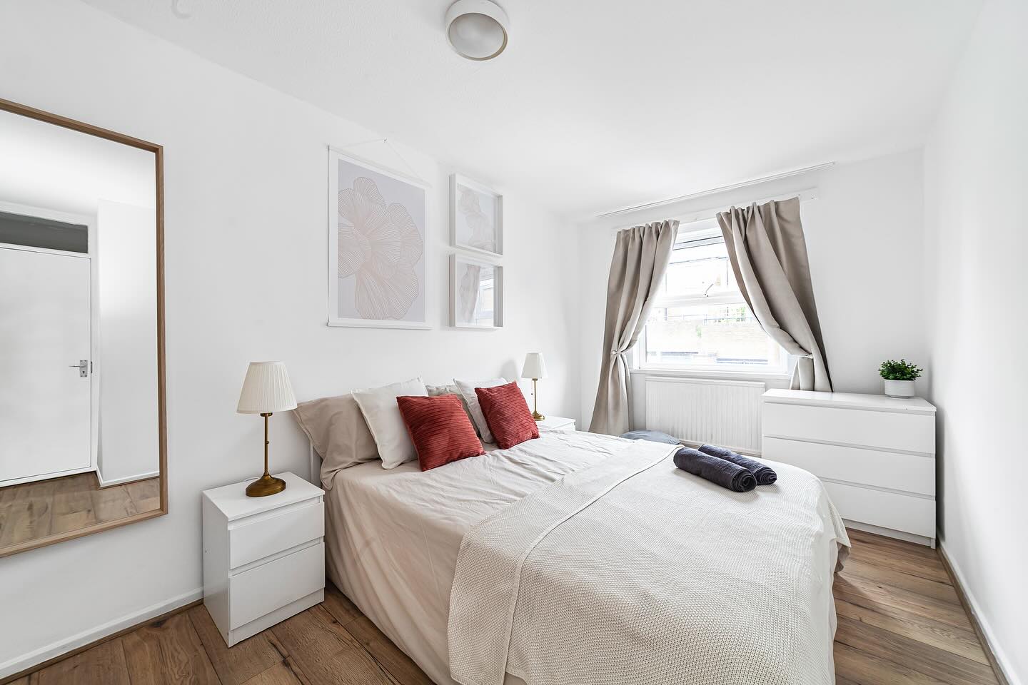Stylish 3 bedroom house on a quiet residential street very close to trendy areas Broadway Market, Dalston, Shoreditch, and more!
Fast access to the city center. Great for professionals, and families for longer stays.
Booking open for October online
www.artestays.com/book
__________
#travel #travels #travelthursday #travelblog #travelblogger #familyvacation #honeymoon #Explore #TravelAddict #adventure #friends #memories #traveltips #doyoutravel #London #londonstays #artestays #house #londonhouse #accommodation