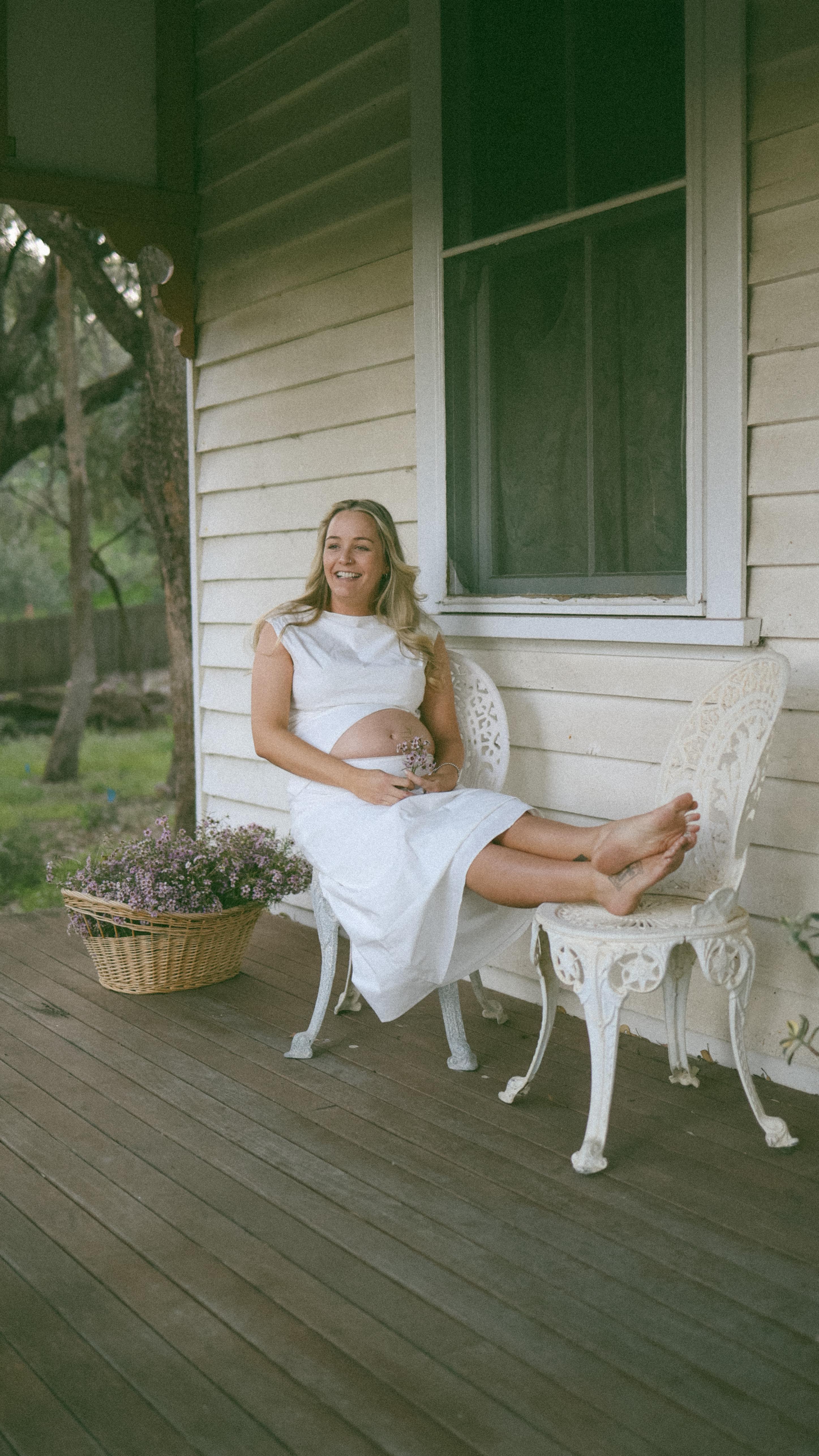 Wildflowers, farmhouse walls, and a mama waiting for her little love. These quiet tender moments hold so much beauty. @breemcdonaldd 🌸