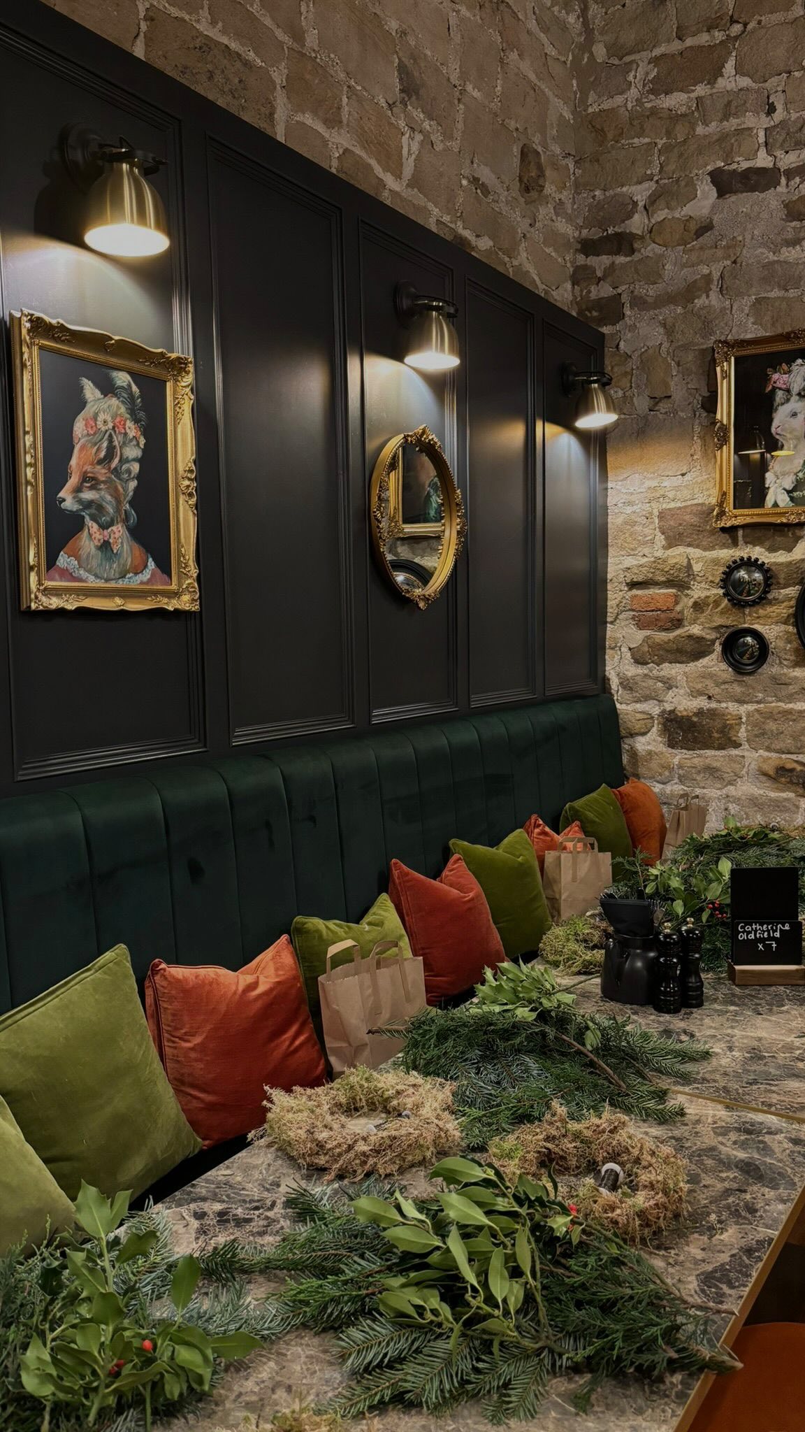 Ready for a cosy, crafty, Christmassy! 🎅
Grab your pals and your festive spirit – it’s time to get crafty (in the best way) with a wreath-making workshop hosted by Farmhouse Flowers.
What’s in store?
✂️ All the greenery, ribbons & guidance to make your masterpiece
🥂 A welcome drink to toast your creativity
🍴 Festive sharing platters to keep those crafty hands fuelled
Tickets available on our website now!