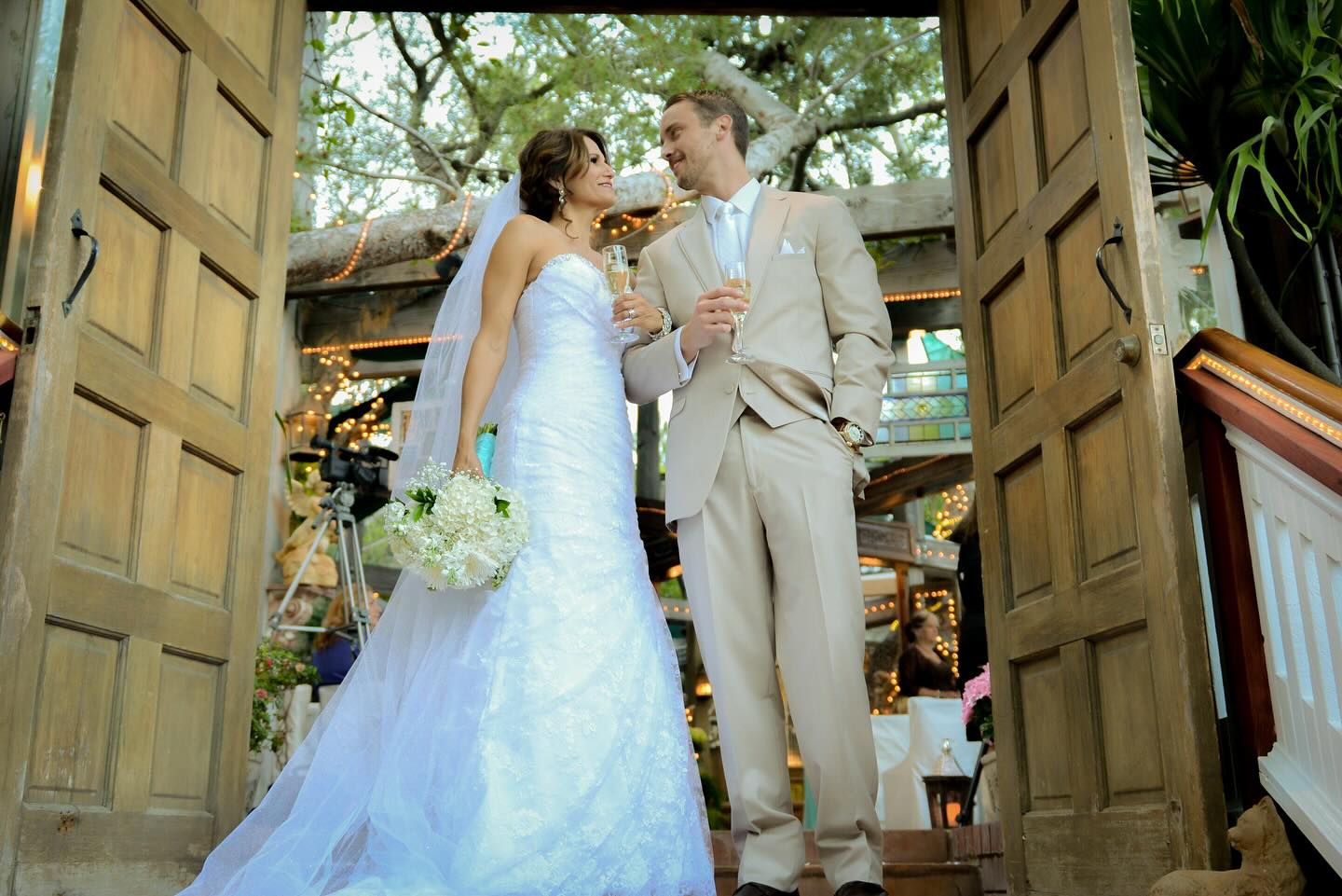 Crossing our wedding threshold ⛪️
#lagunabeachwedding #socalwedding #socalcoastalwedding #wedding #weddingday #weddingbells #ovationphotographyanddesign #weddingphoto #weddingphotography #weddingphotographer #weddingpictures #destinationweddingphotography #destinationweddingphotographer #bride #groom #brideandgroomphotos #brideandgroom #husbandandwife #husbandandwifeforlife #weddingkiss #dreamwedding