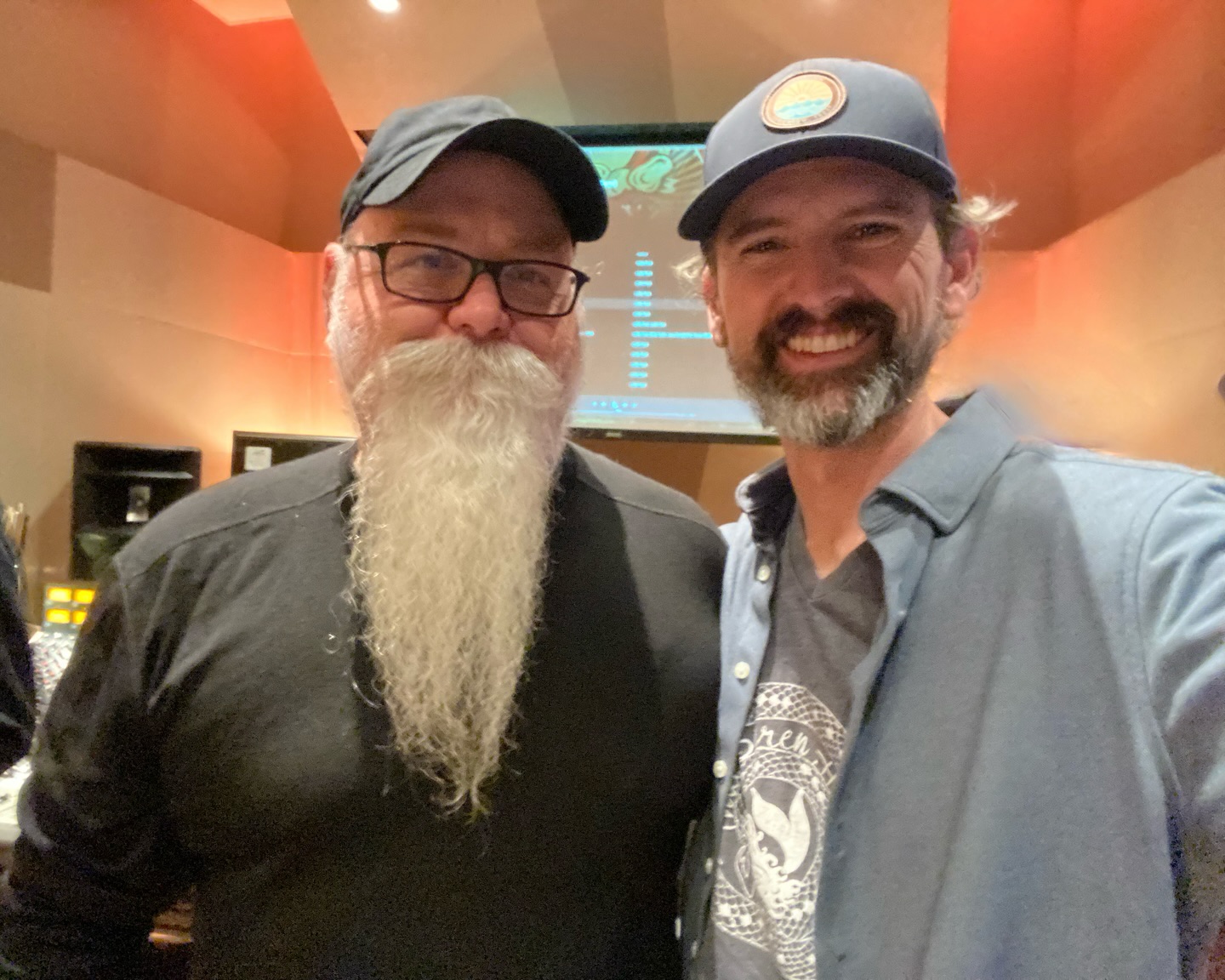 Awesome couple days learning some new tricks from the legendary 8x GRAMMY winning producer/mixer Vance Powell. His work includes Chris Stapleton, Jack White, Phish, and many more!
#musicproducer #sweetwaterstudios #recordingstudio