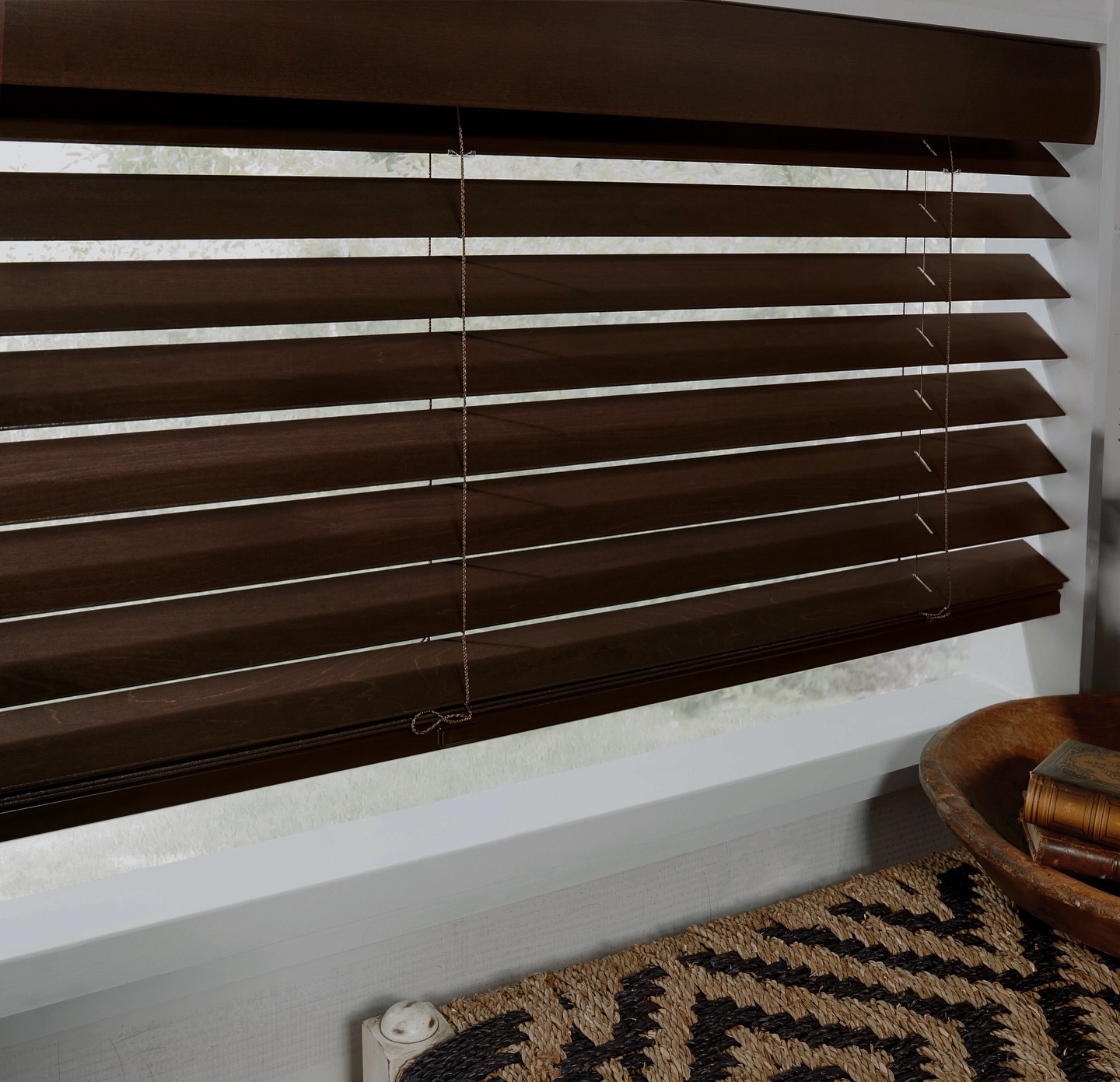 There’s a reason real wood blinds remain a client favorite. Because you can never underestimate the classics. Durable, functional, and come in every stain or shade of white you could need.
Your home deserves the classics too, so let’s chat about your new blinds!
#1889designs | #blinds #dillonmt #hunterdouglasmontana #windowcoverings