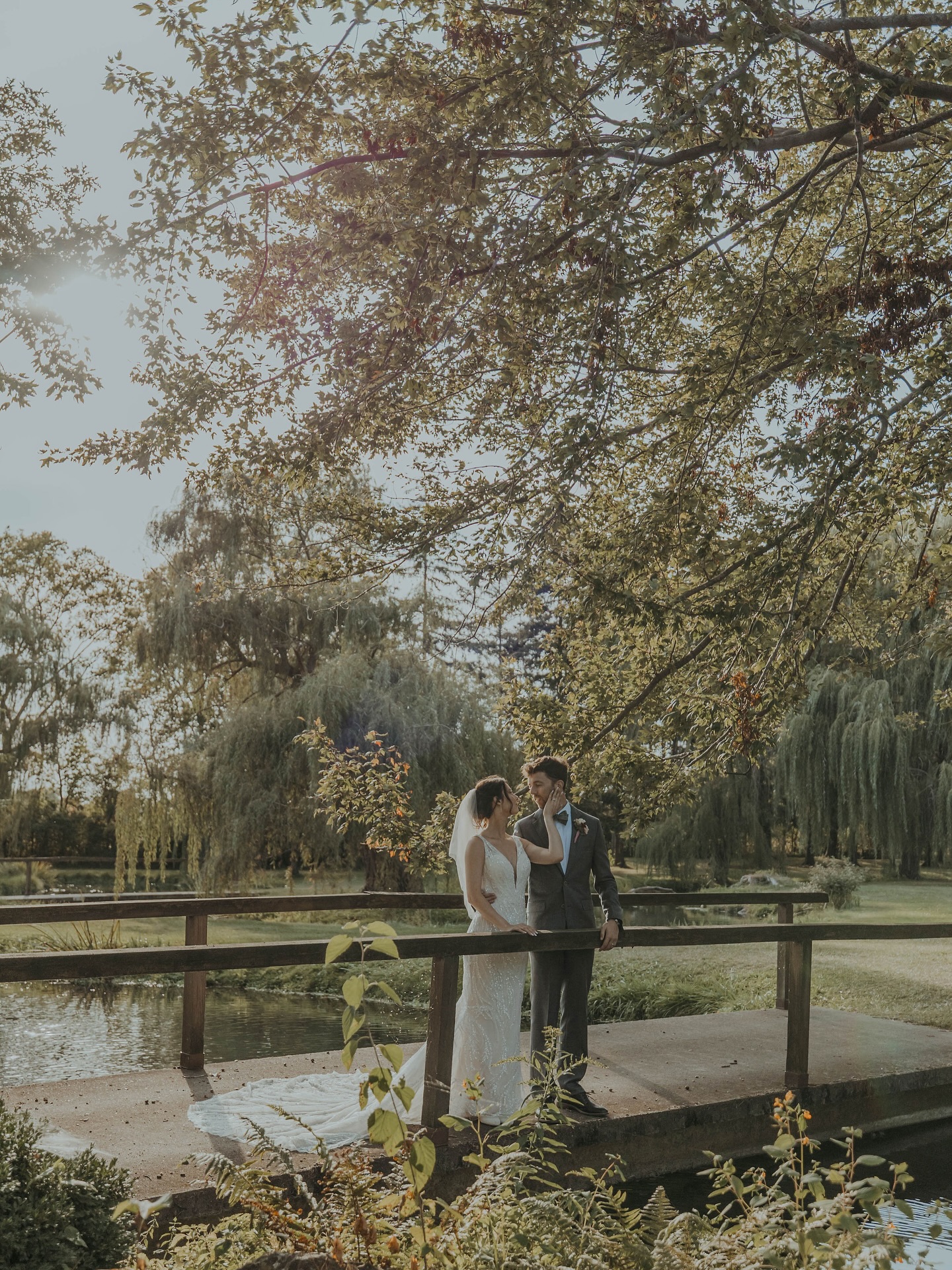 It’s that time of year🍂🍃🍁 Let these beautiful days keep coming. Amanda and Mitchell had such a fun amazing day! 💍
Venue & florals: @theoakatmillsitefarm
Hair: @becca_basalon
Makeup: @bellabyhilton
#wedding #weddingday #ohio #ohioweddingphotographer #weddingphotographers #weddinghairstyle #indianaweddingphotographer #weddingphotos #love #bride #groom