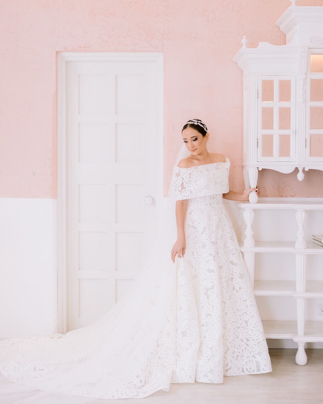 Still dreaming with this getting ready at the beutiful @villabokeh. 
Planning @estuardoreynaproduction 
Decor @lamagnoliagt 
#weddingphotography #wedding #gettingready