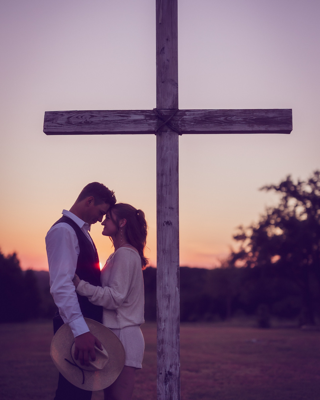 🎉 Planning your dream wedding in the DFW area? Let us help you create timeless memories! We specialize in capturing genuine emotions and magical moments amidst Texas' stunning backdrops. 🌅 Our artistic, 'un-posed' style ensures your photos are vibrant, authentic, and utterly romantic. 💍 This is your story—let’s tell it beautifully. 💕