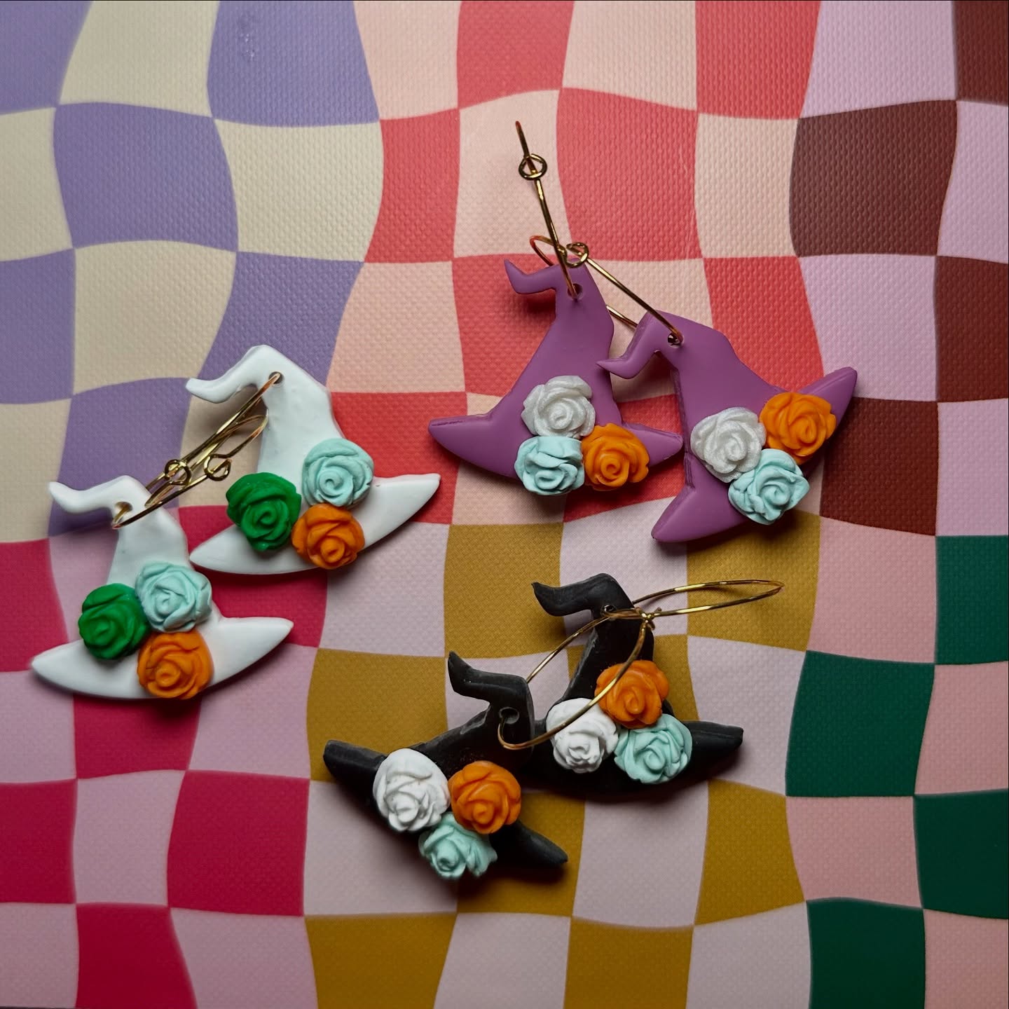 La época de las brujas llegó y eso todo el mundo lo sabe 🫶🏼🧙♀️
#greenwitch #boricuagirl #clayjewelry #craftespañol #fyp #puertoricotiktokt #magiatiktok #magiccraft #boricua🇵🇷 #boricua #craftideas #crafttok #craftersoftiktok
#apoyalocalpr #polymerclayearrings #clayearrings #shopsmall #boricua🇵🇷 #handmade #clayallday #polymerclayearrings #polymerclaytutorial #polymerclayartist #arcillapolimerica #arcillapolimericatips #polymerclaycreations #resina #resinajewelry #resinaccessories