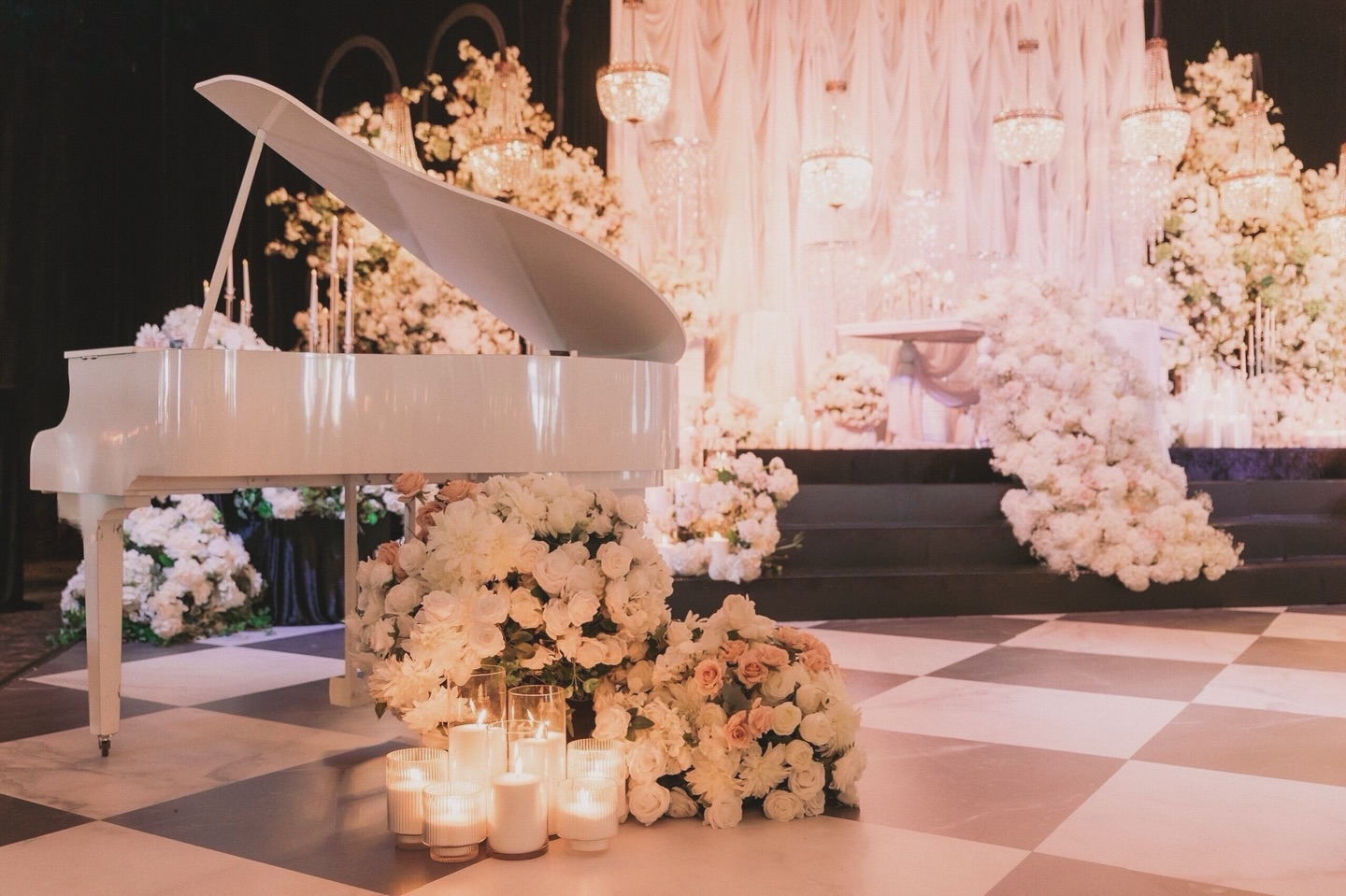 A breathtaking Reception adorned with cascading white florals, elegant chandeliers, and soft candlelight, creating a dreamy and luxurious ambiance
Design, Decor & Florals @universaldecor
Venue @reflectionsconvention
Our stunning Couple @asandhar9 @manj0t.dhan0a
@parasrathi @infiniteimpressions_ @caviarcandlescanada @naman.on.keys
#LuxuryWedding #WeddingDecor #ReceptionDecor #EventStyling #WeddingInspiration #DreamWedding #LuxuryEvents #WeddingDesign #receptionstyle