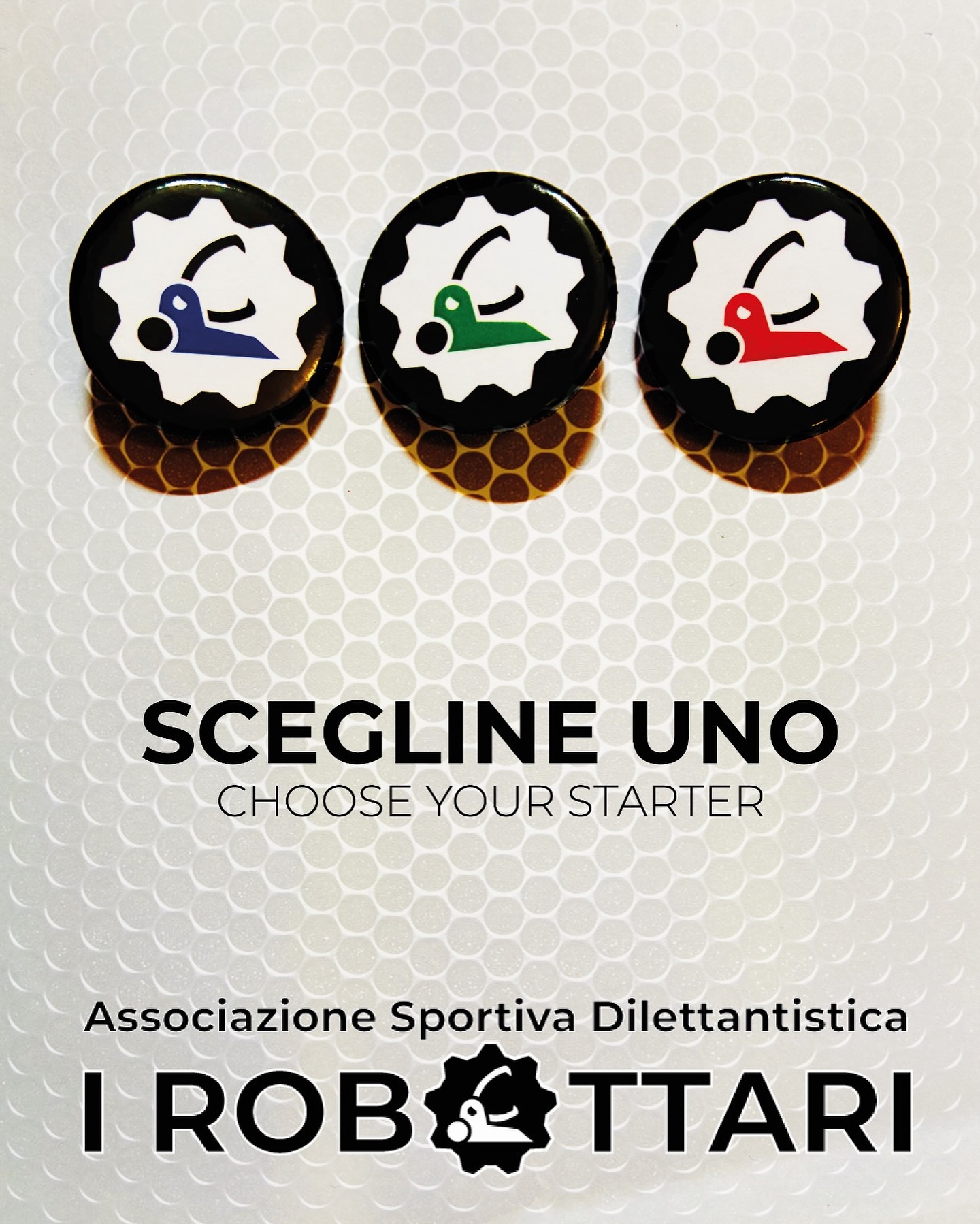 Ogni nuovo/a socio/a, alla prima occasione, dovrà fare una scelta che risuona con una delle più importanti per intere generazioni:
“Quale start…ahem spilletta prendi?”
L’ASD I Robottari è la prima in Italia dedicata allo sport di Robocombattimento, e i nostri soci sono piloti tesserati ufficialmente UISP.
Seguici su Instagram e controlla sul nostro sito per sapere quando venire a conoscerci di persona. Diventa socio/a e aiutaci a diffondere questo sport in Italia!
#combatrobots #pokemon #starter #robotwars #battlebots