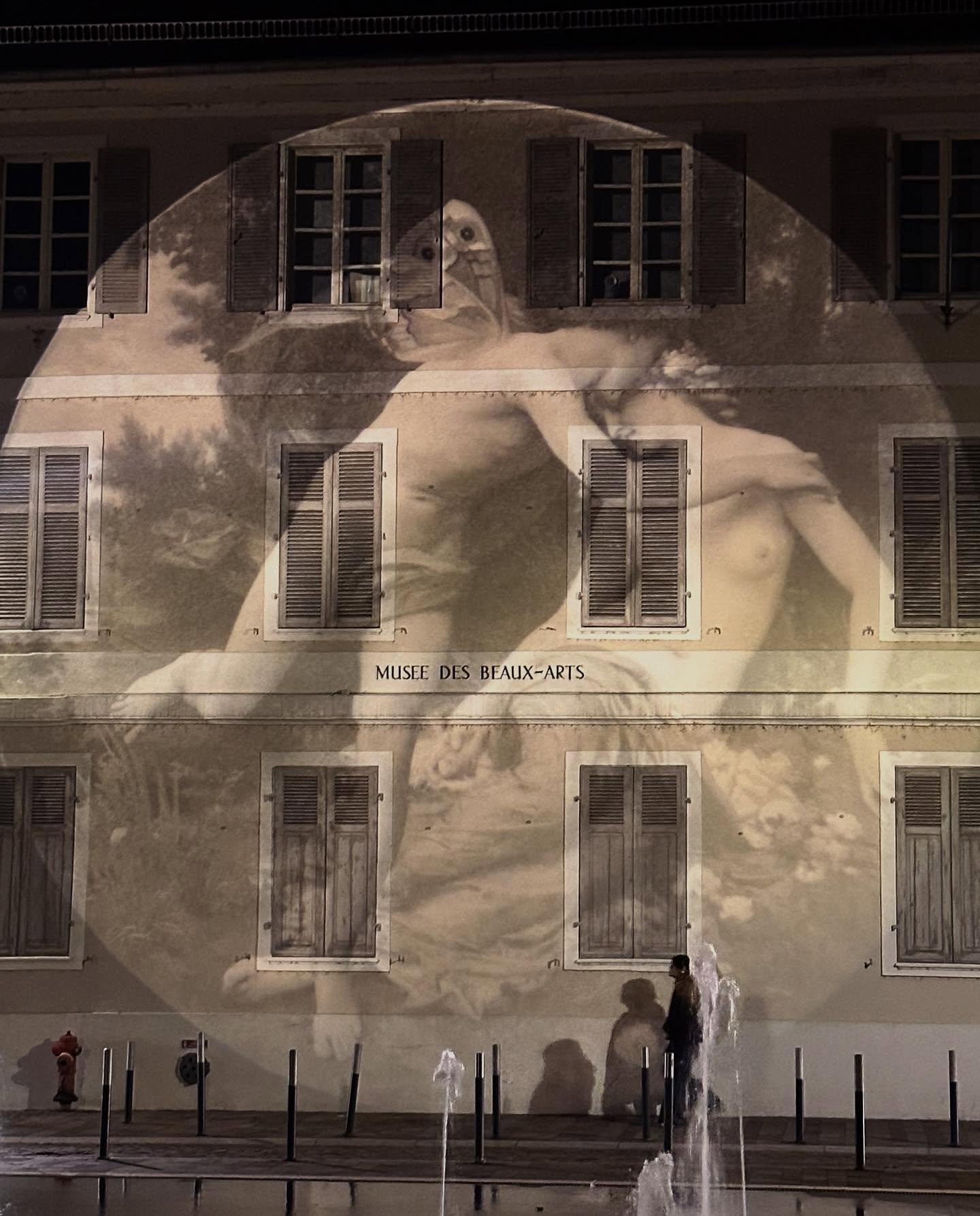 des tableaux courent les rues de notre jolie ville 🌙🖼️
👋 @museedesbeauxartsmulhouse
.
.
.
#mulhouse #jaimemulhouse #mulhouseville #mulhousebouge #mulhouseofficiel #musee #museemulhouse #museebeauxarts #alsace #photo #maville #villedemulhouse #visitmulhouse #m2a #alsacefrance #cityphoto #landscape #pic #uneboucheeaday