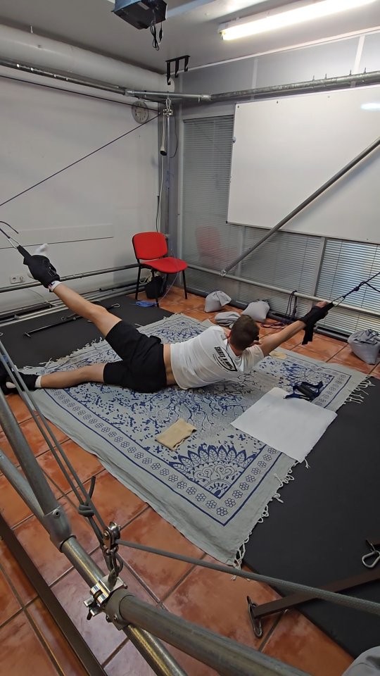 Крутая одностороняя растяжка.