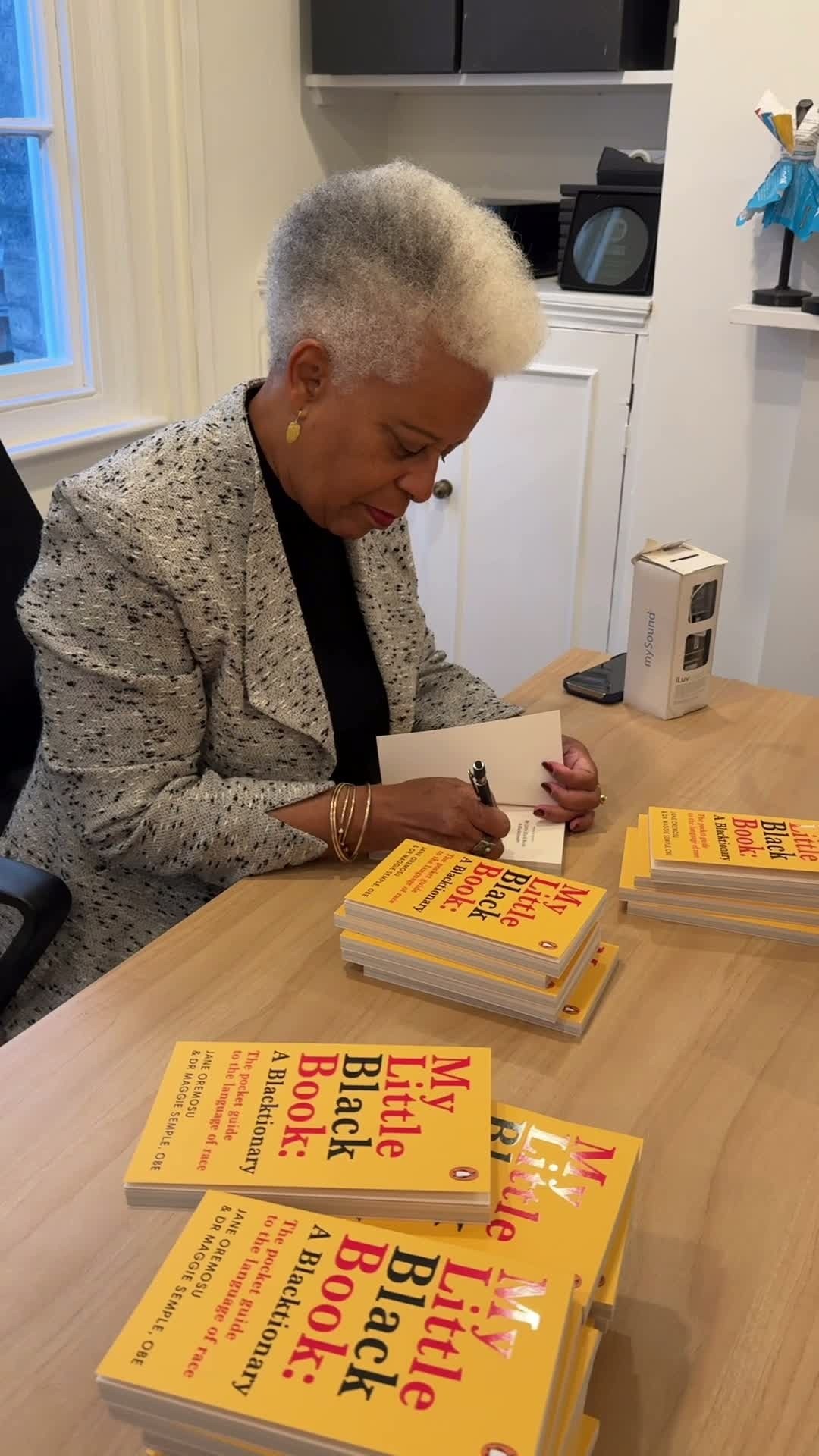 There's something magical about seeing authors signing copies of their book!📚
#BookSigning #MeetTheAuthors #BookLovers #SupportLocalAuthors