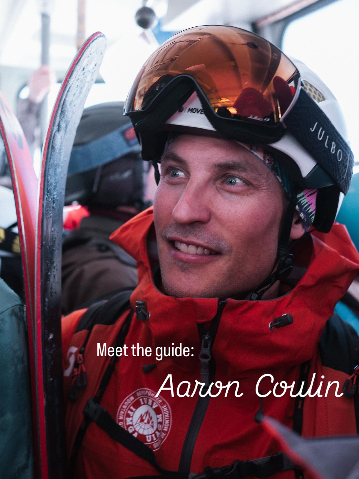 Aaron ist ausgebildeter Ingenieur und arbeitete für Konzerne wie Siemens und zuletzt die SBB – berühmt für ihre Pünktlichkeit. Wir können mit gutem Gewissen sagen: Aaron bringt eine ordentliche Portion Präzision mit. Die Berge waren für ihn lange der perfekte Ausgleich zum durchgetakteten Arbeitsalltag. 2022 machte er seine Leidenschaft zum Beruf und ist seither hauptberuflich als Bergführer unterwegs. In seiner Arbeit verbindet er technische Expertise und sorgfältige Planung mit einer grossen Offenheit für echte Abenteuer. Mit Aaron unterwegs zu sein bedeutet Sicherheit, Klarheit – und die Freude, gemeinsam über sich hinauszuwachsen #mountainguide #freeriding