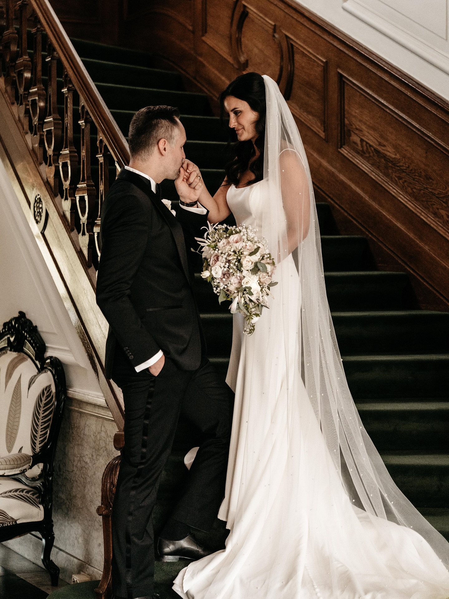 ✨ The First Look ✨
One of the most emotional and intimate parts of a wedding day. Before the whirlwind of “I do’s” and celebrations begins, this quiet moment allows our couples to pause, breathe, and truly soak each other in.
As planners, we love creating the space for this—whether it’s a hidden garden, a quiet corner of the venue, or under the soft light of a window. It’s always magical to witness the nervous excitement turn into pure joy.
Would you choose to have a First Look before the ceremony or while walking down the aisle? 💍💕
Photo credits: @sabka.film.photography
Venue: @kasteelengelenburg
Flowers: @bellerosa.nl
Beautiful couple: C&C
First Look, Wedding Planner, Wedding Planning, Wedding Day, Bride and Groom, Emotional Moments, Wedding Inspiration, Wedding Trends, Intimate Wedding, Wedding Photography
#FirstLook #WeddingPlanner #WeddingPlanning #WeddingDay #BrideAndGroom #EmotionalMoments #WeddingInspiration #WeddingTrends #IntimateWedding #weddingphotography